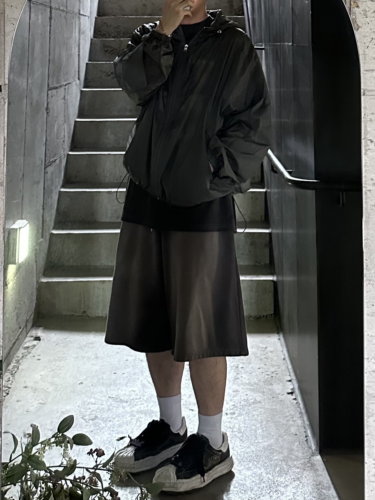 Maison Mihara Yasuhiro Blakey OG Sole Canvas Low-top Sneakers Black White, Maison Mihara Yasuhiro Blakey OG Sole Leather Low-top Sneakers Black 착용 스타일 - 2