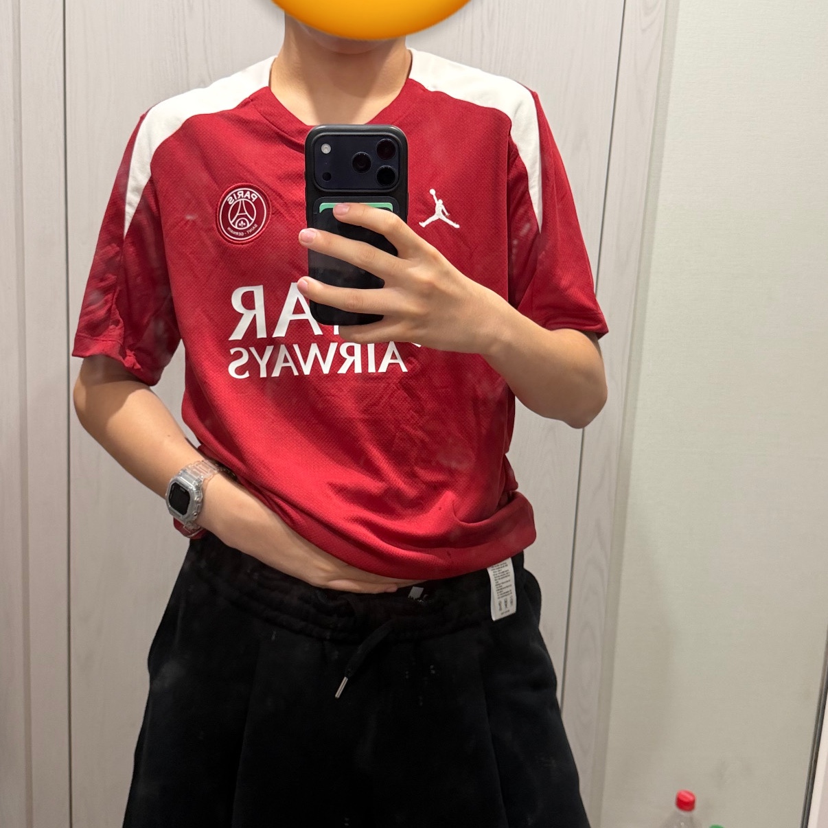 Casio G-Shock DW-5600USKE-7, Jordan x Paris Saint-Germain Strike Fourth Dri-Fit Football Knit Short Sleeve Top Wings Jordan Red Phantom (Non Marking Ver.) 착용 스타일 - 1