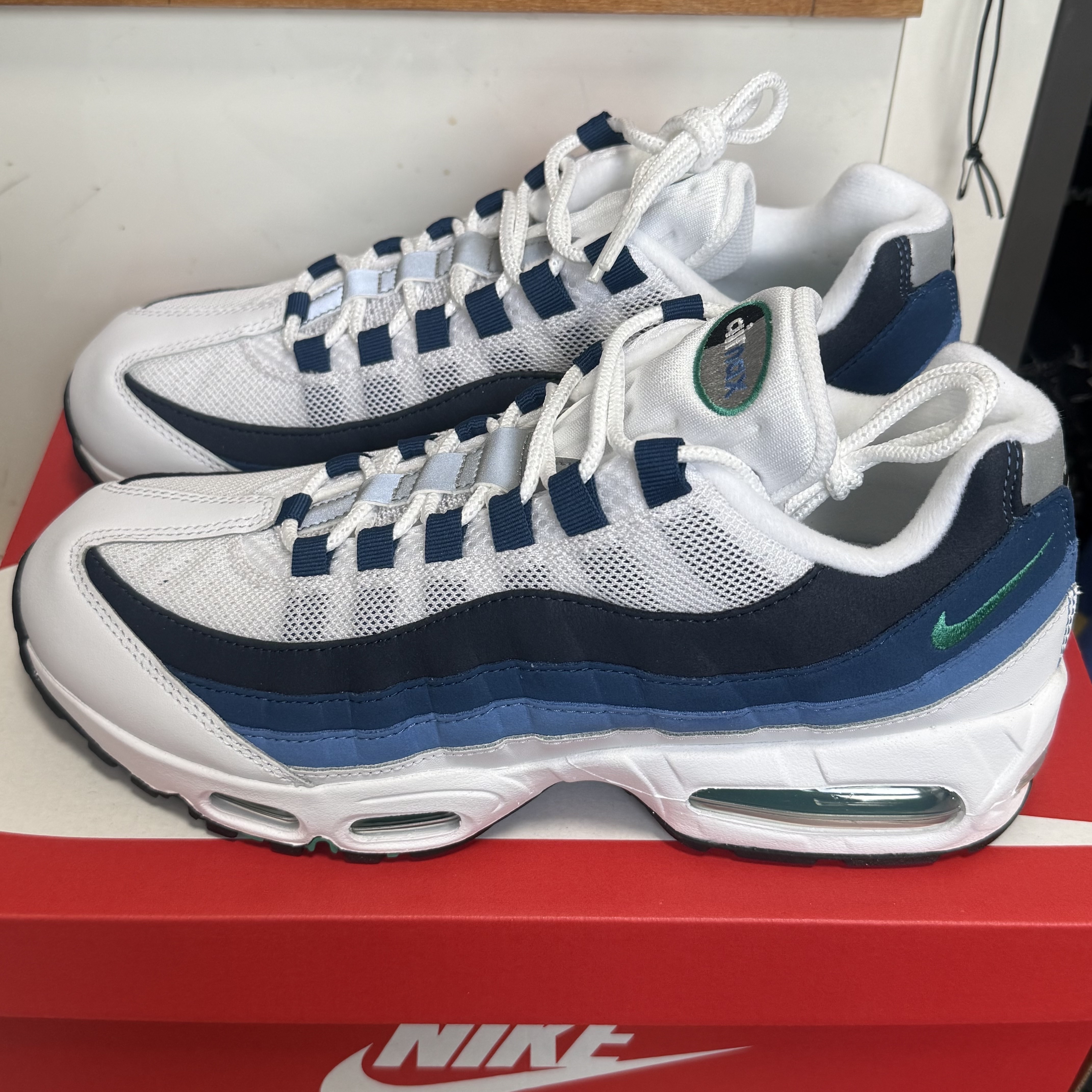 Nike Air Max 95 Big Bubble White Emerald Green 착용 스타일