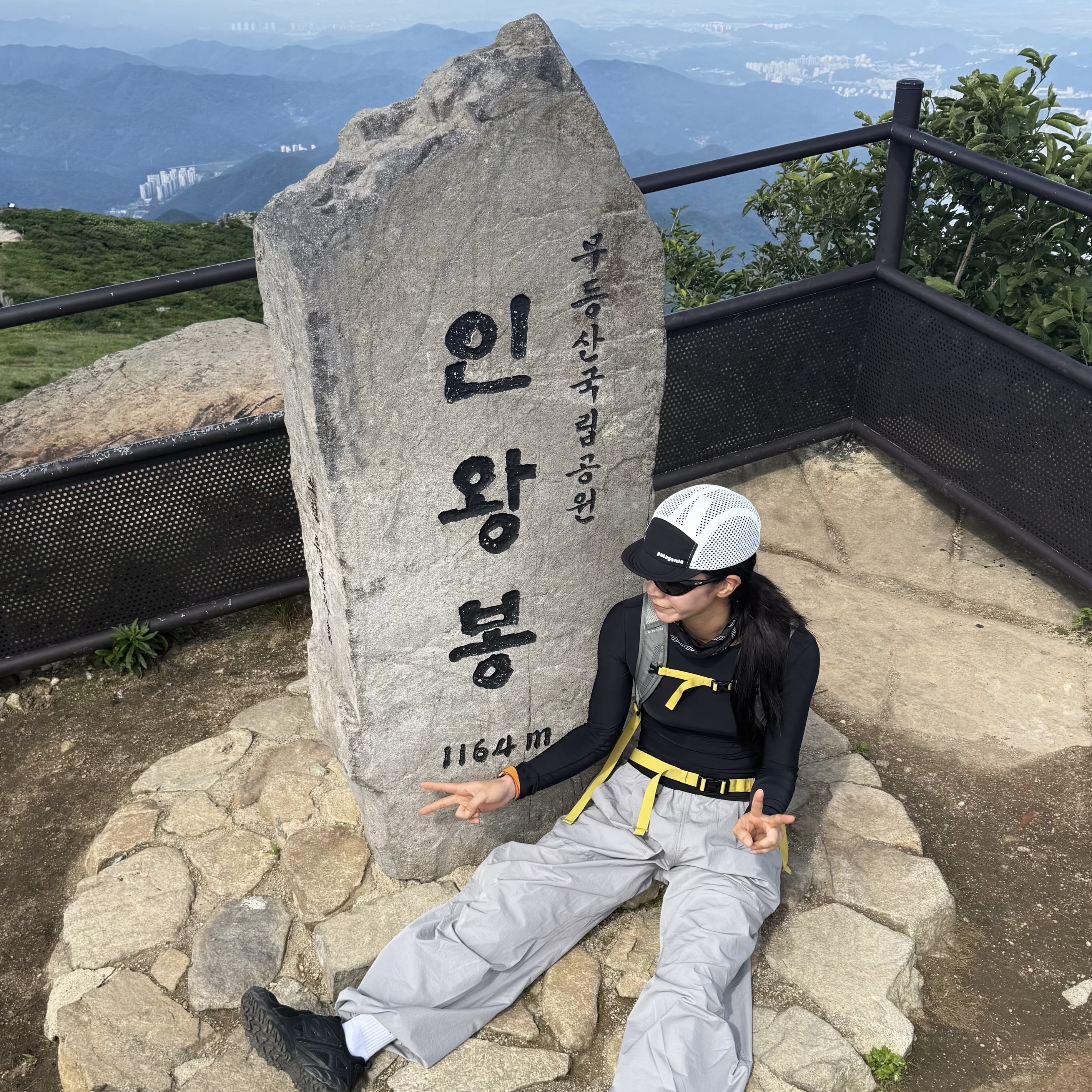 Patagonia Duckbill Cap Black, Oakley Eye Jacket Redux Matte Black Frame Prizm Grey Lenses High Bridge Fit 착용 스타일