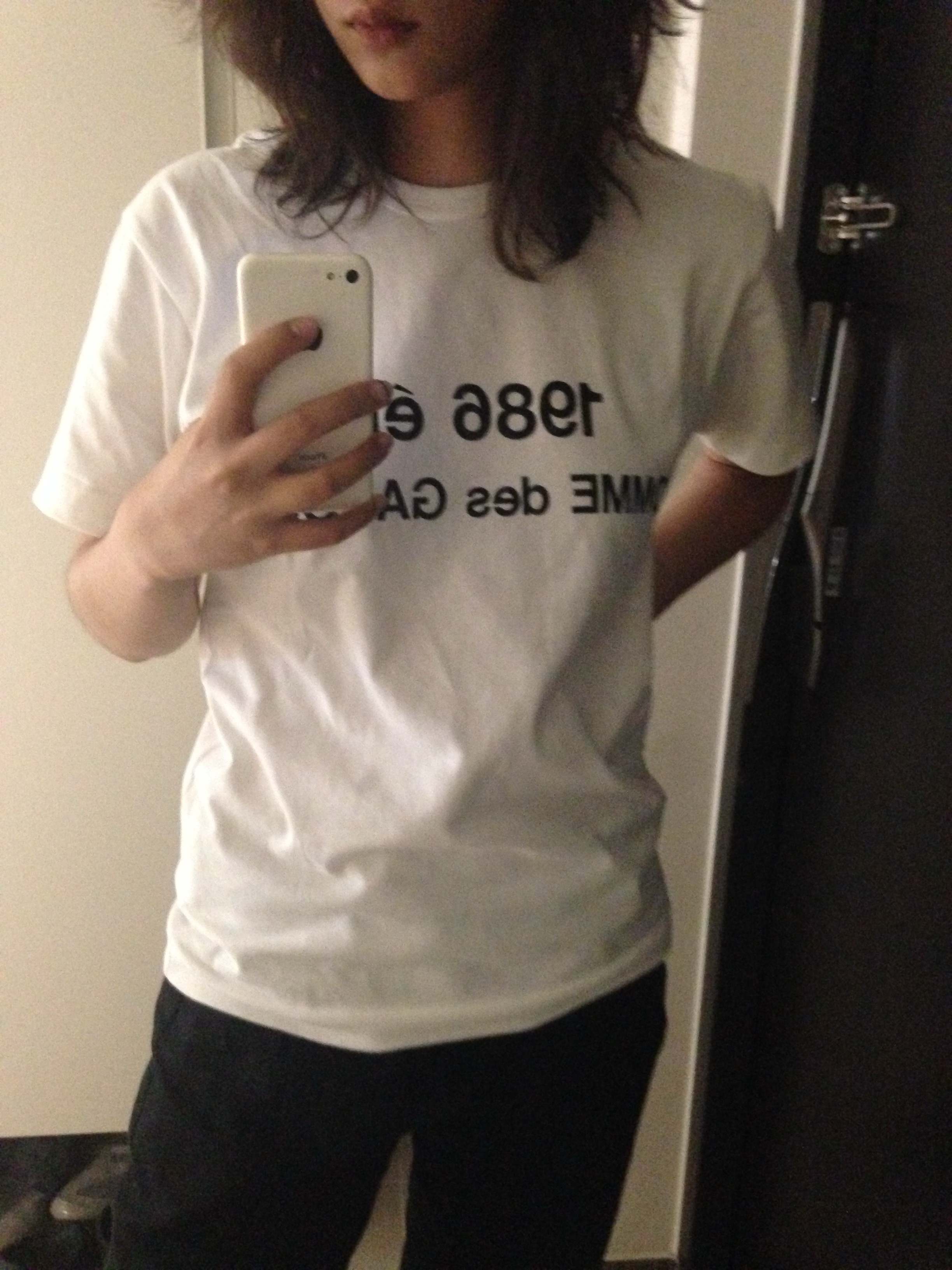 CDG 1986 Comme des Garcons T-Shirt White, Nike Shox R4 Black Bright Crimson 착용 스타일 - 2