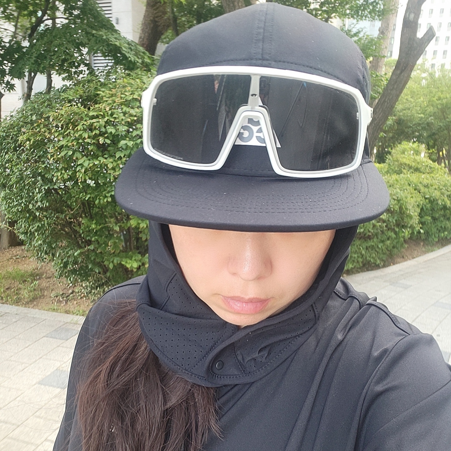 Nike ACG Fly Cap Black, Oakley Sutro Lite Matte White Frame Clear To Black Iridium Photochromic Lenses Low Bridge Fit 착용 스타일 - 2