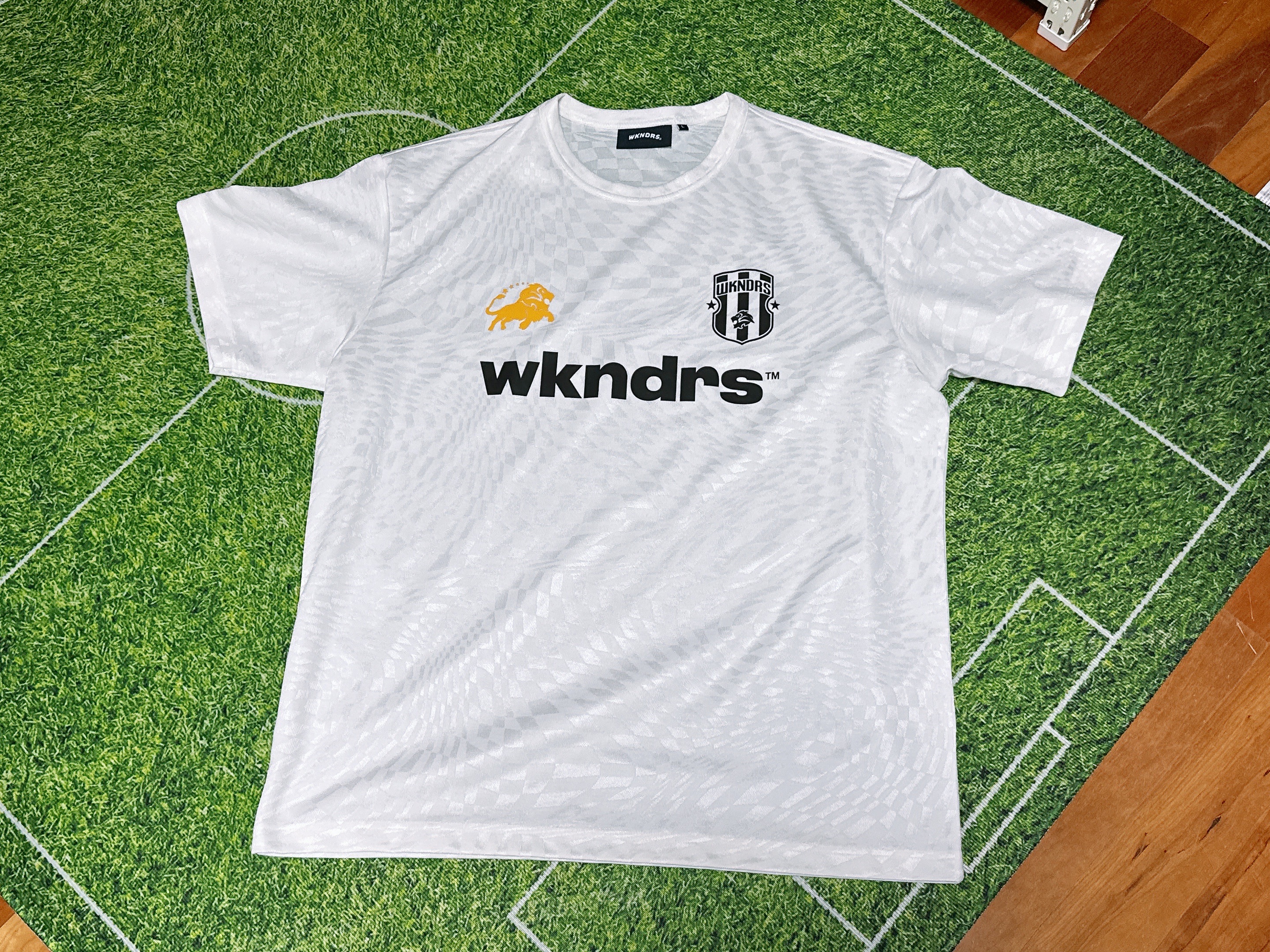 WKNDRS King Soccer SS Jersey White 착용 스타일