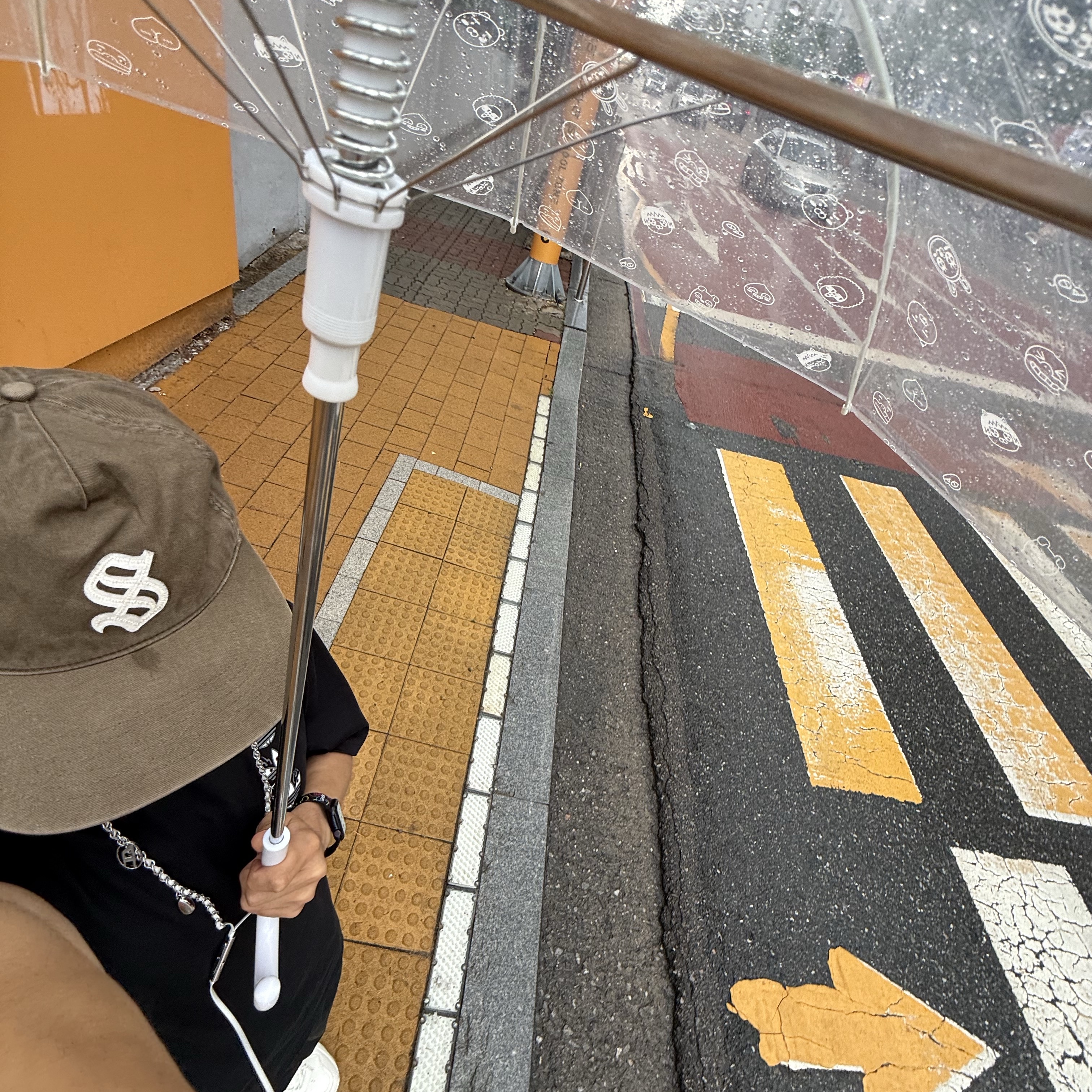 Sunday Ceremony Old English Applique Logo Cap - Light Brown, Diesel Wired Earbuds Silver (Korean Ver.) 착용 스타일 - 3