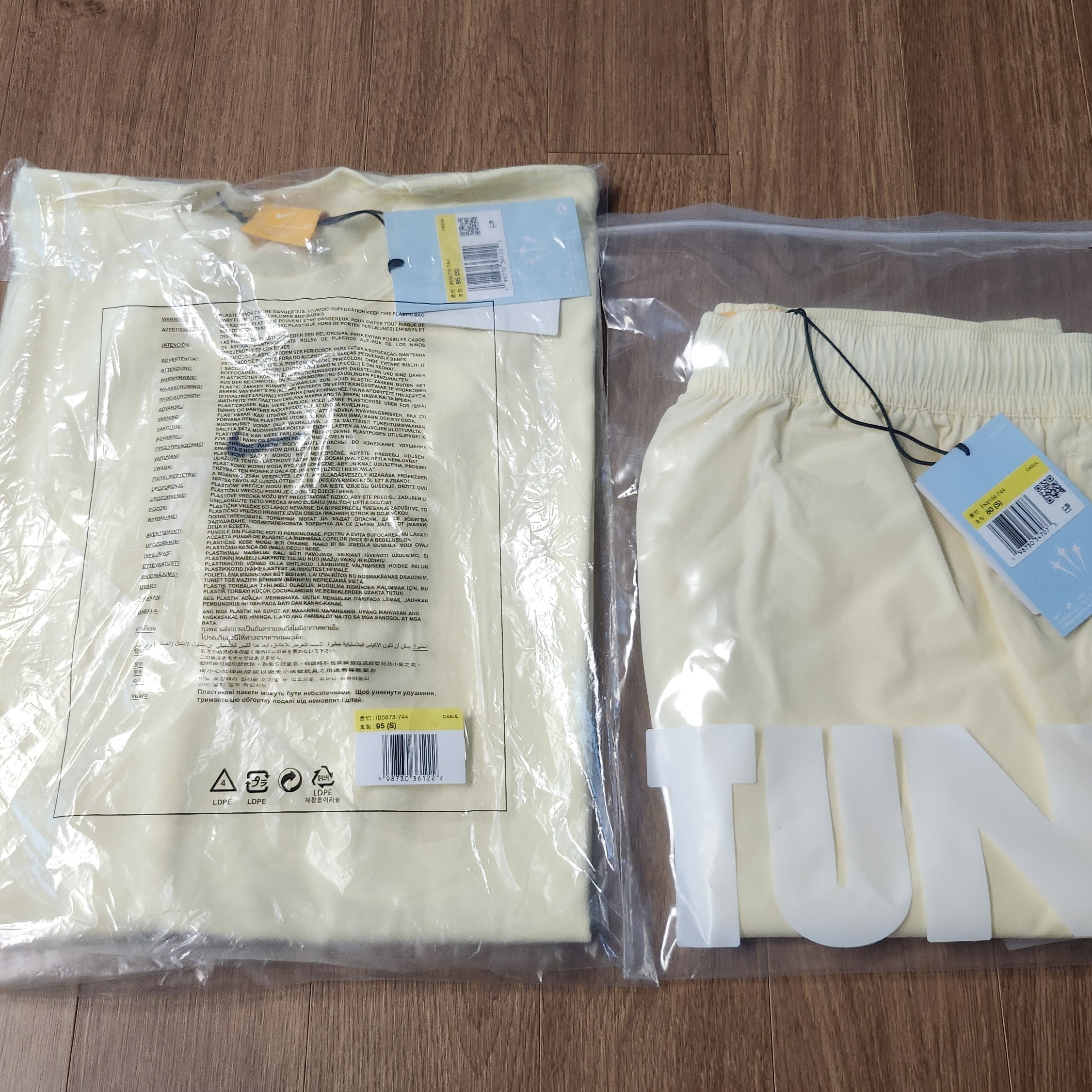 Nike x Drake Nocta Cardinal Nylon Shorts Pale Yellow Alabaster (FN8194-744), Nike x Drake Nocta Forza Big Body CS T-Shirt Pale Yellow 착용 스타일 - 6