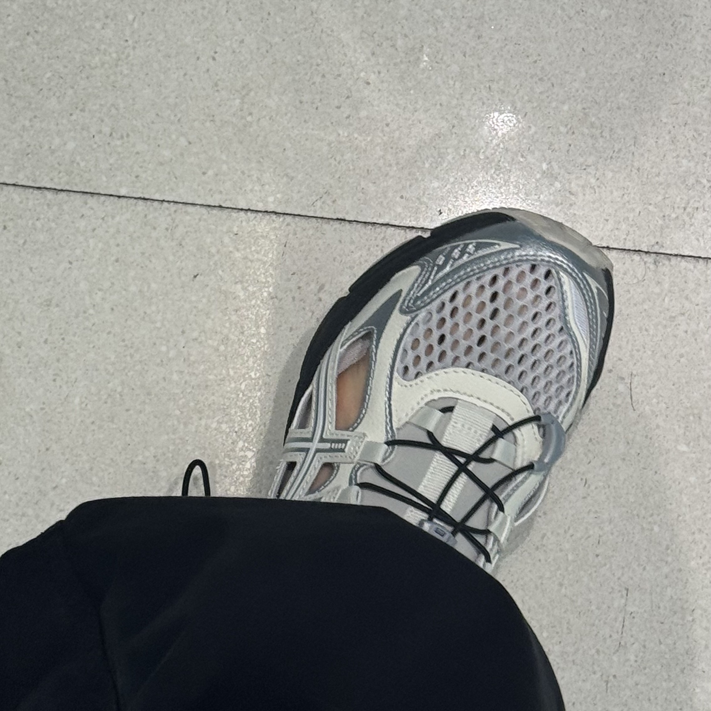 Asics GT-2160 Breeze Glacier Grey Cream 착용 스타일 - 3