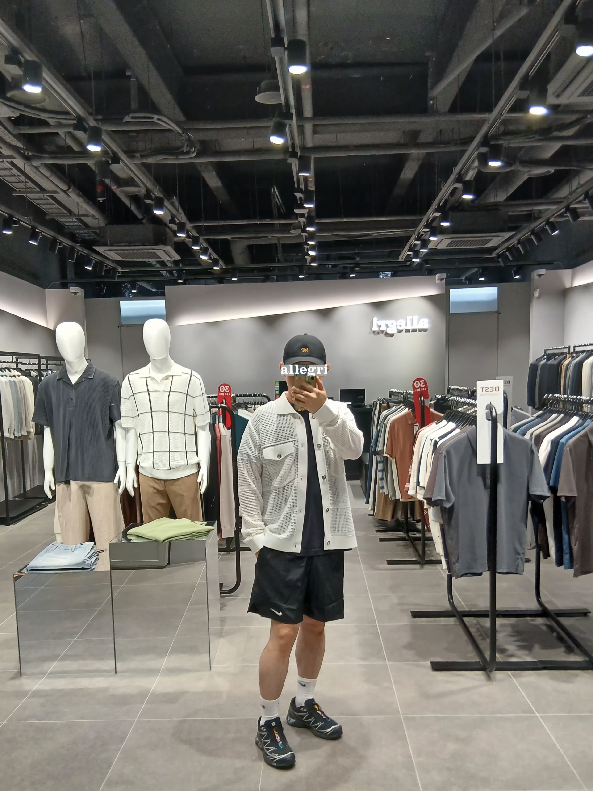 Arc'teryx Small Bird Cap Black, Nike Dri-Fit Park 7 T-Shirt Black 착용 스타일 - 3