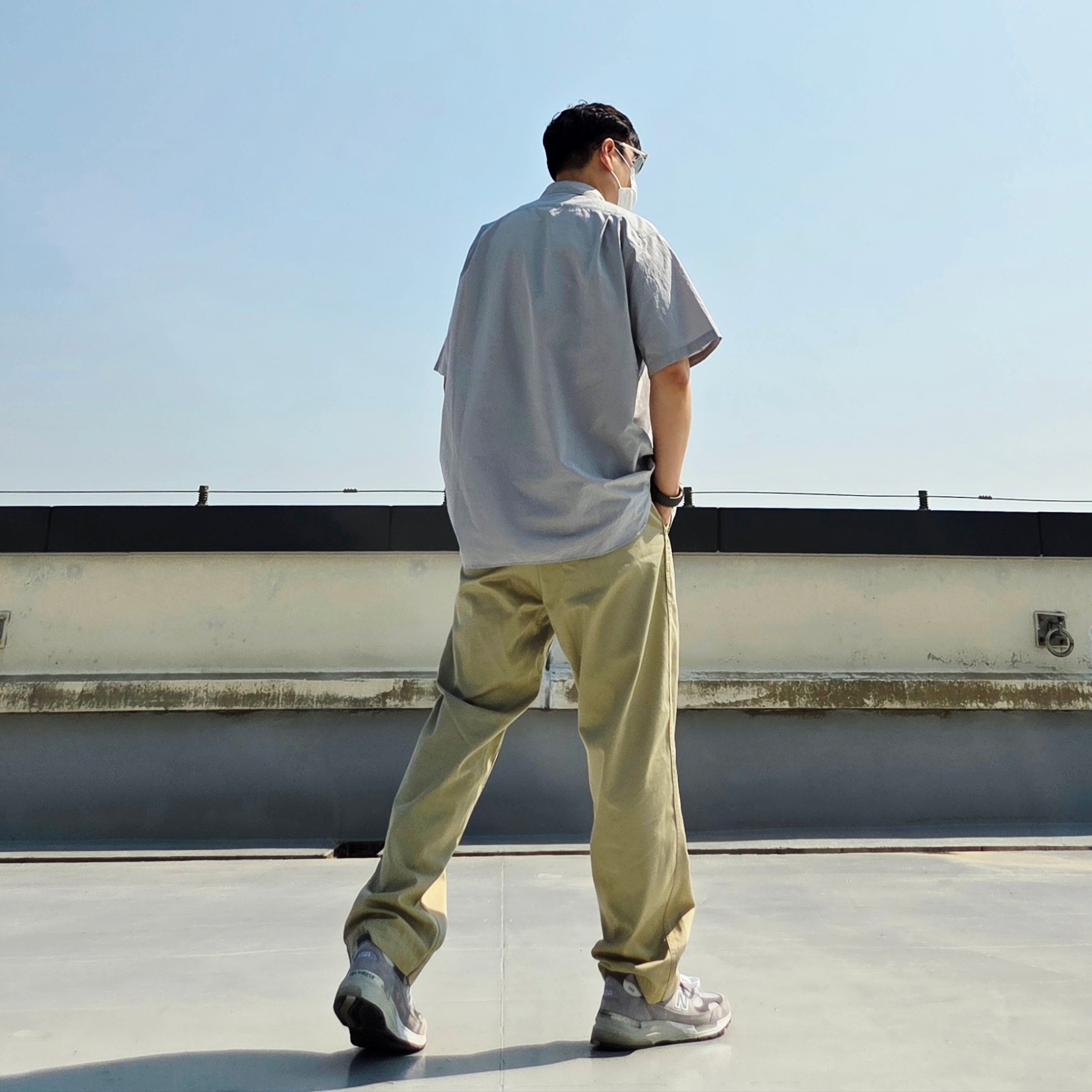 Nanamica Wide Chino Pants Khaki, New Balance 992 Made in USA Core Grey Silver Metallic 착용 스타일 - 5