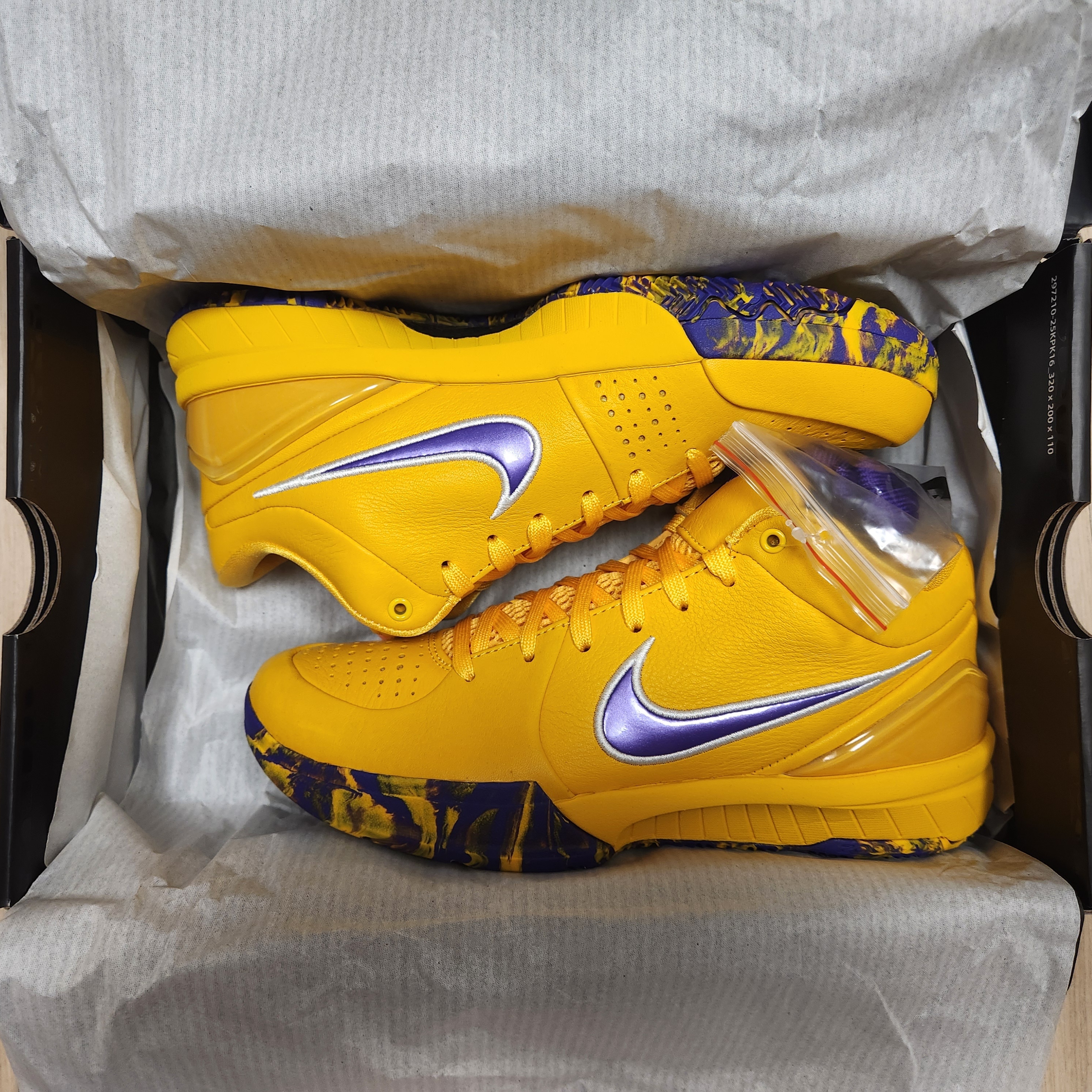 (GS) Nike Kobe 4 Draft Pack University Gold and Fierce Purple 착용 스타일 - 1