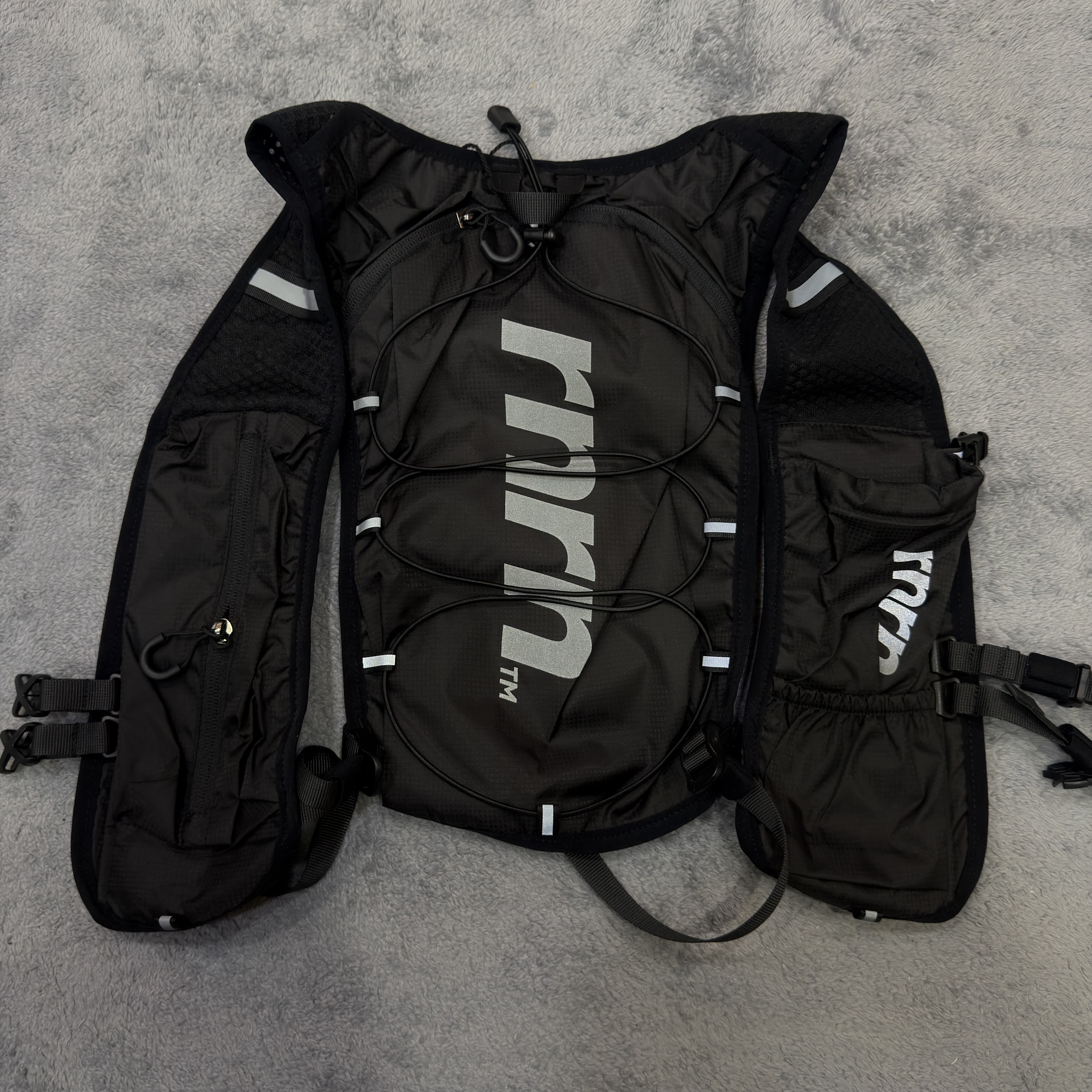 rnrn UL Vest Black 착용 스타일 - 1