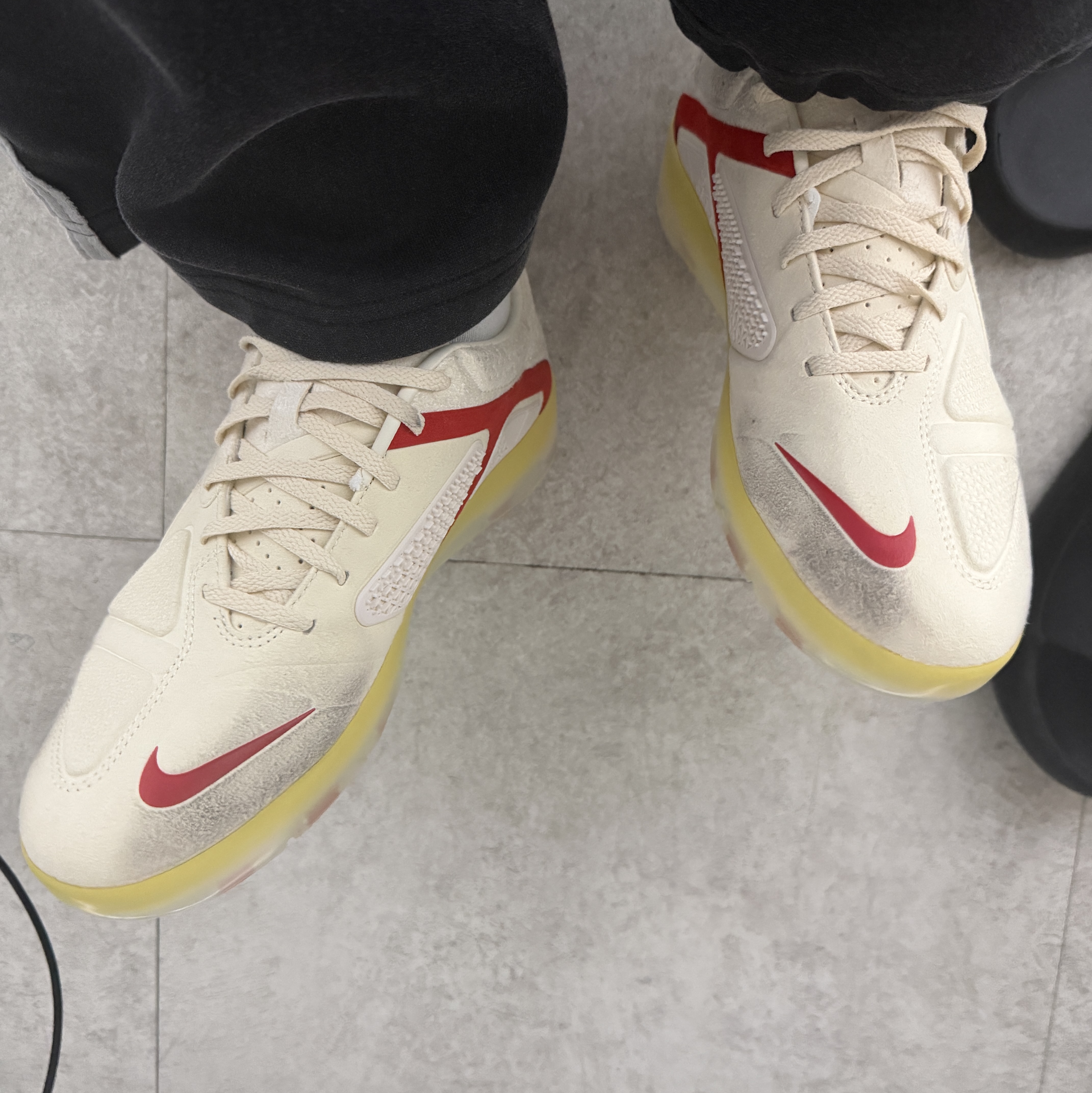 Nike x Peaceminusone Cryoshot CTR360 Natural and University Red 착용 스타일