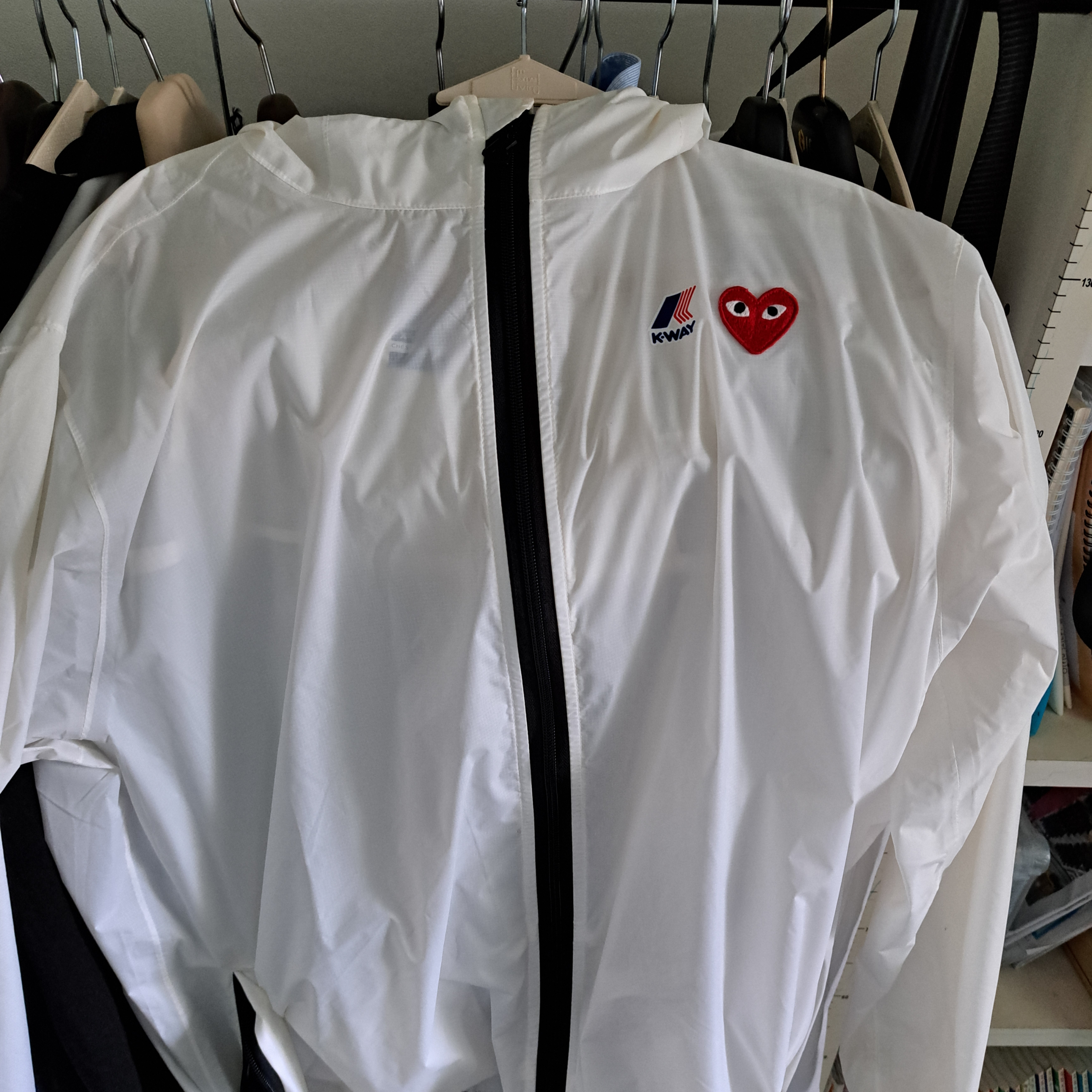 Play Comme des Garcons x K-Way Full Zip Jacket White 착용 스타일