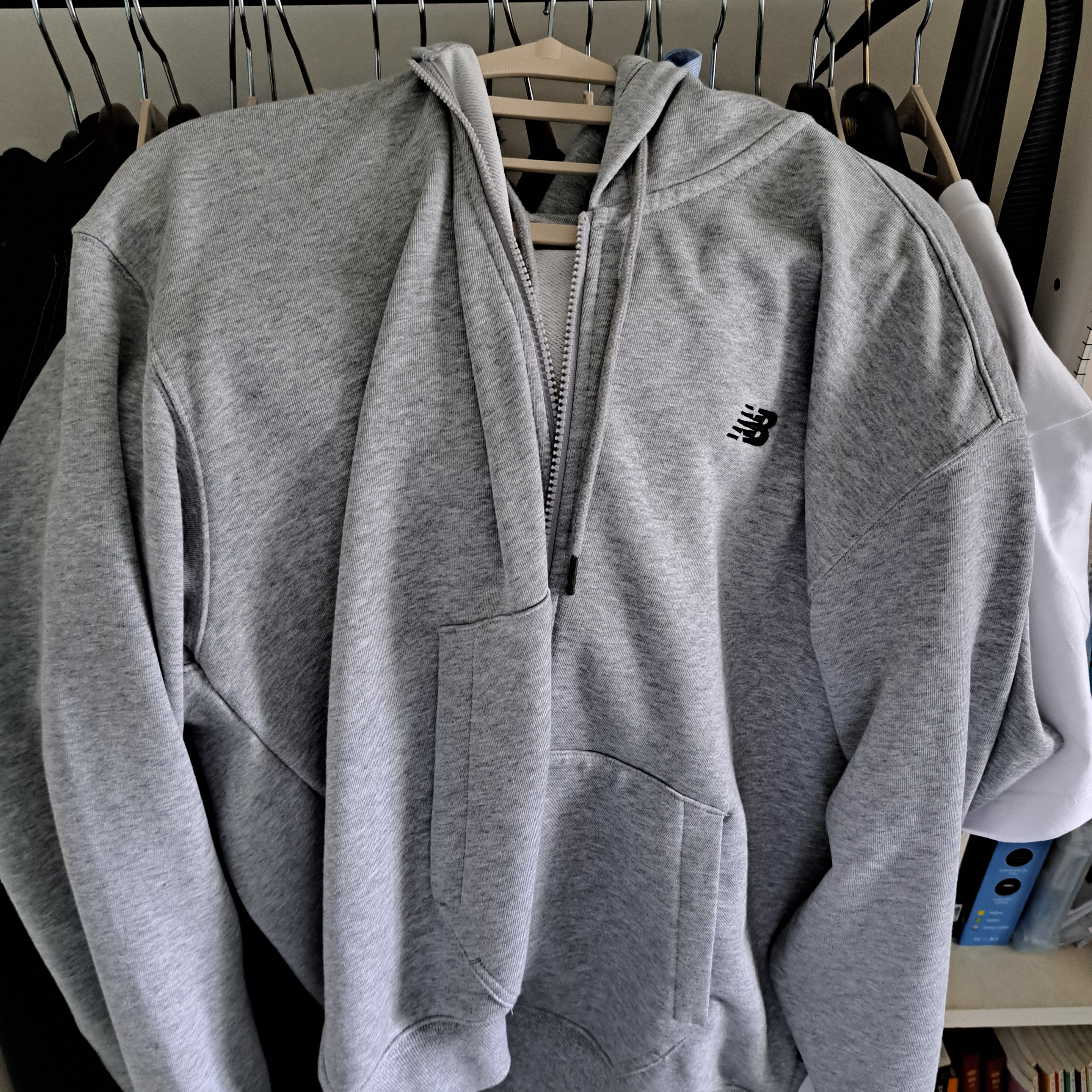 New Balance Essential Classic Zip Up Hoodie Melange Grey 착용 스타일