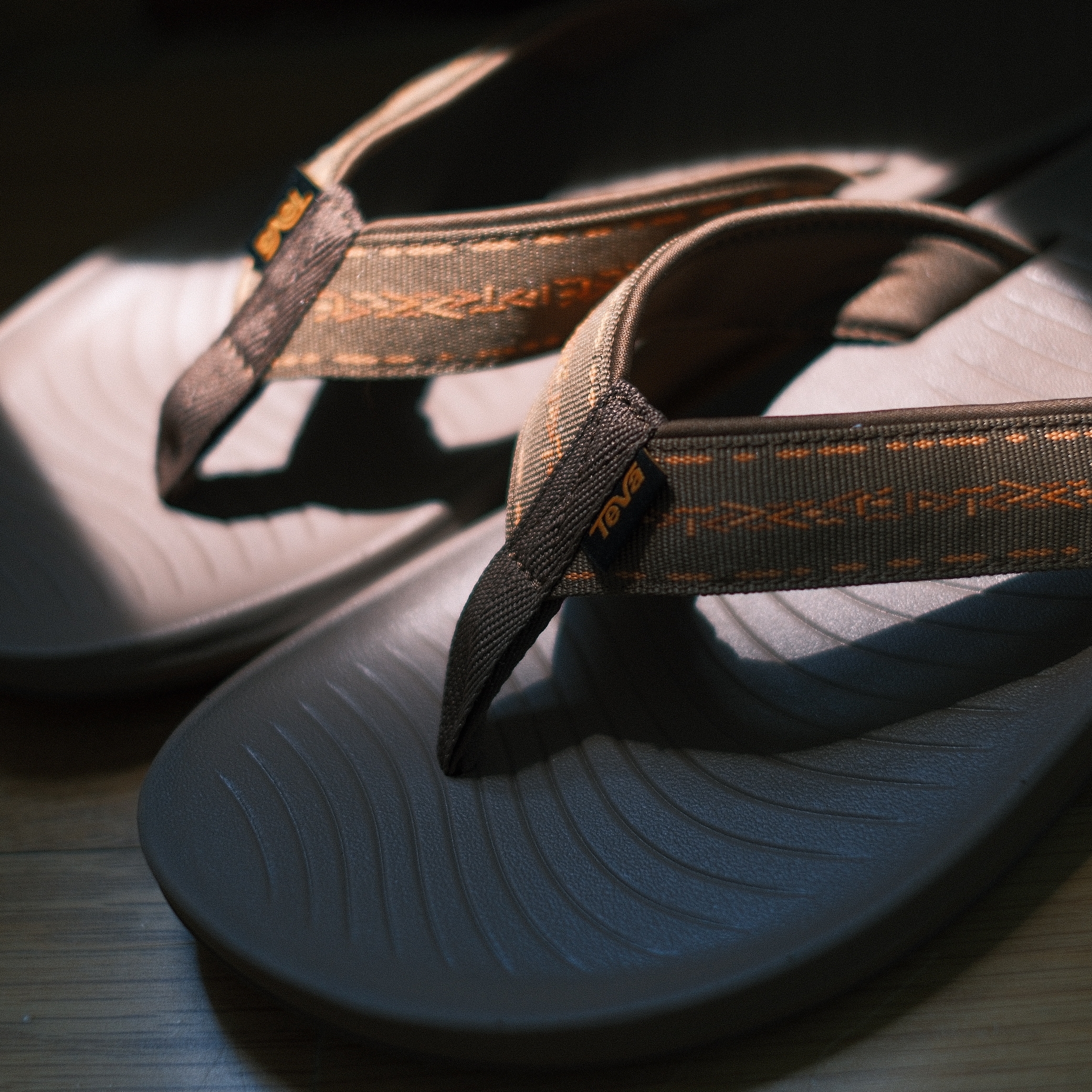 TEVA Men Hurricane Flip CSD, Millo Archive Orbi Bracelet Silver 착용 스타일 - 3