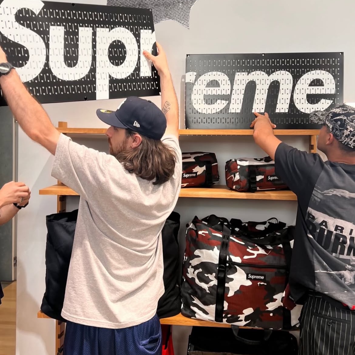 Supreme x Wall Control Pegboard Panel Black (Set of 2) - 26SS 착용 스타일