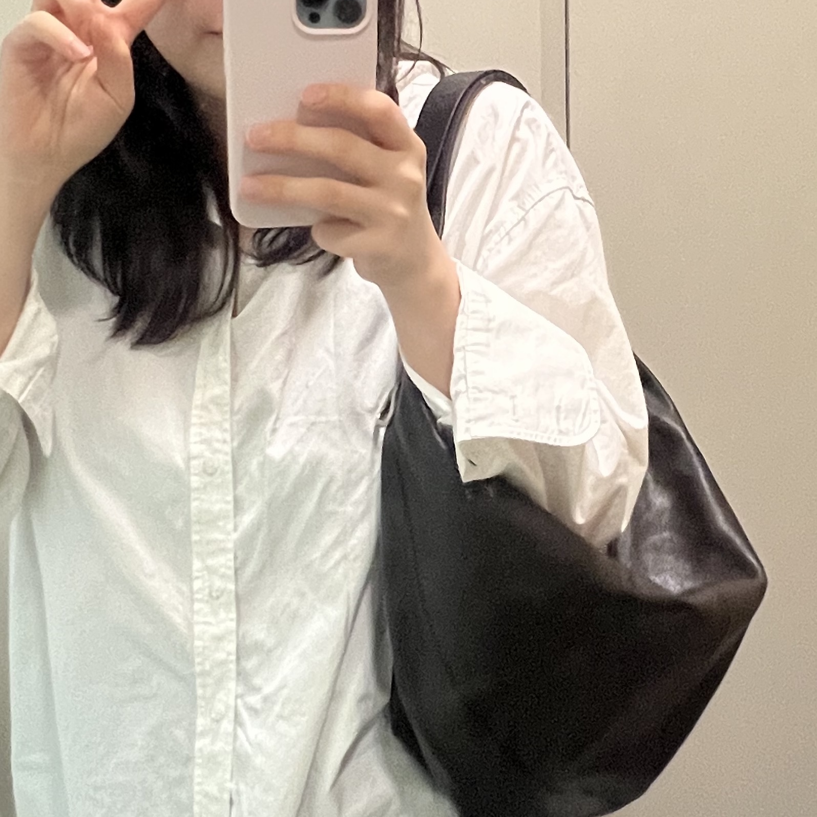 Lemaire Quiver Clip Bag in Grianed Buffalo Leather Dark Chocolate 착용 스타일 - 1