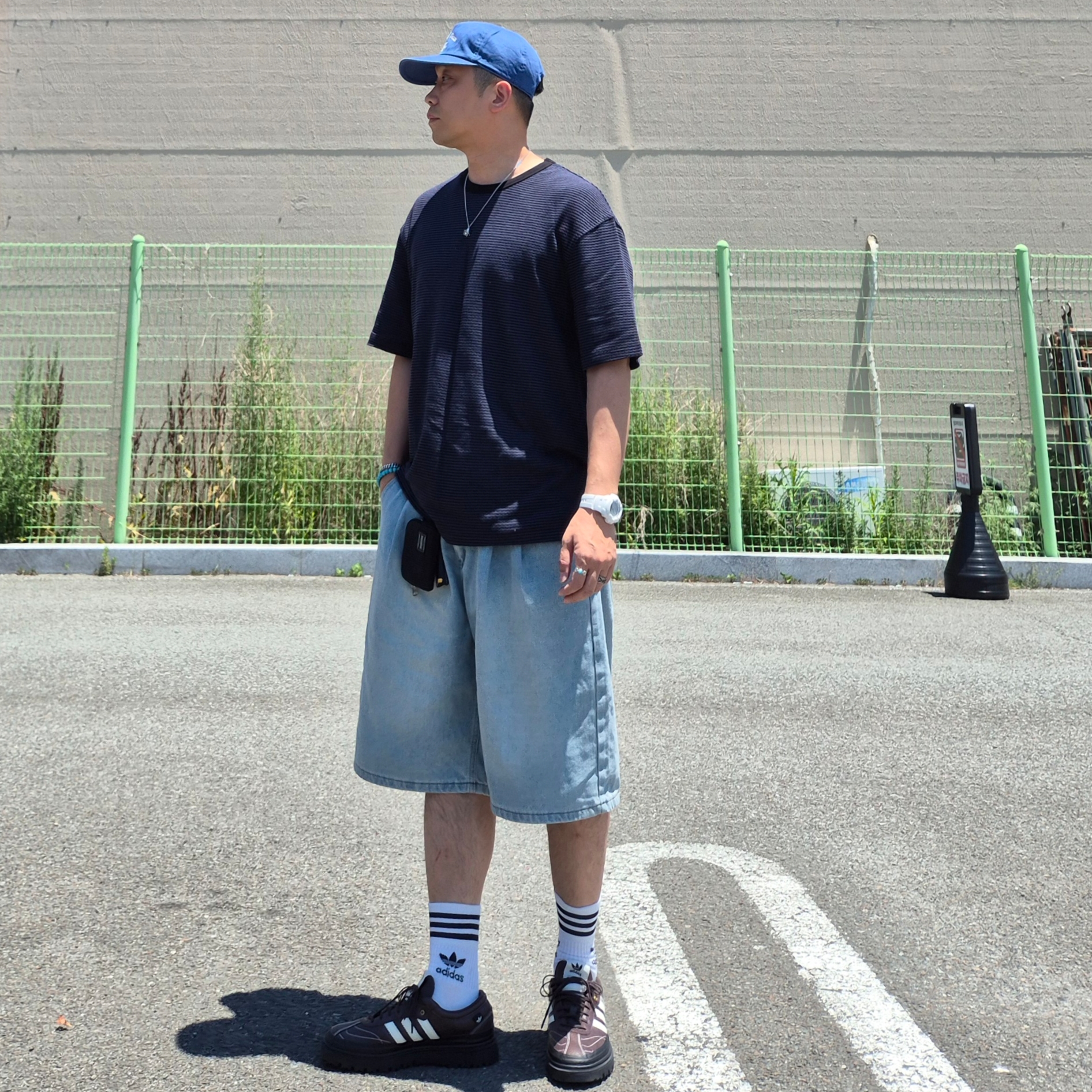 Adidas x Song for the Mute 007 Samba LX Freizeit Aurora Coffee, Adidas 3-Stripes Crew Socks White (3 Pack) 착용 스타일 - 1
