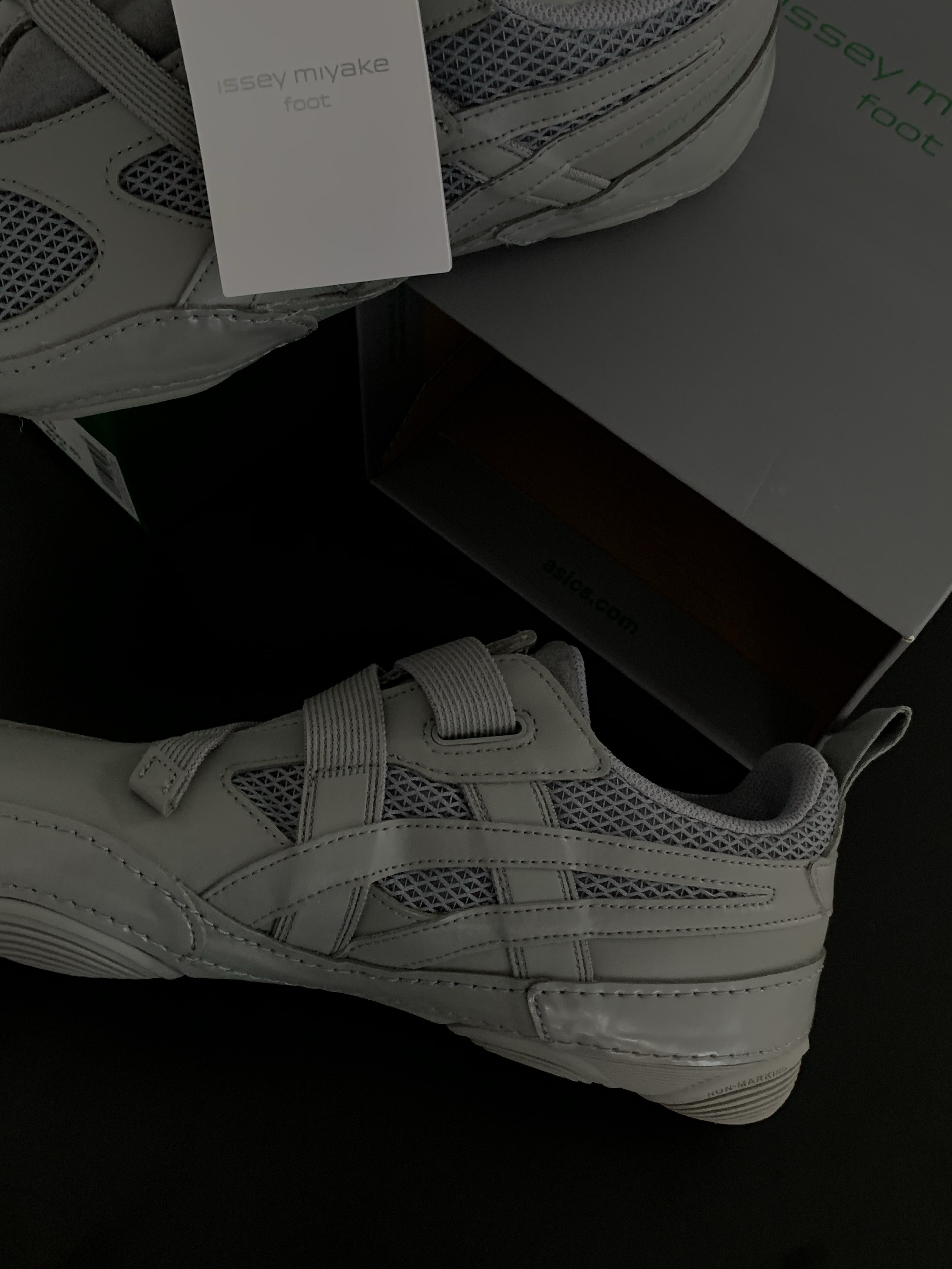 Asics x Issey Miyake Hyper Taping Grey 착용 스타일 - 2