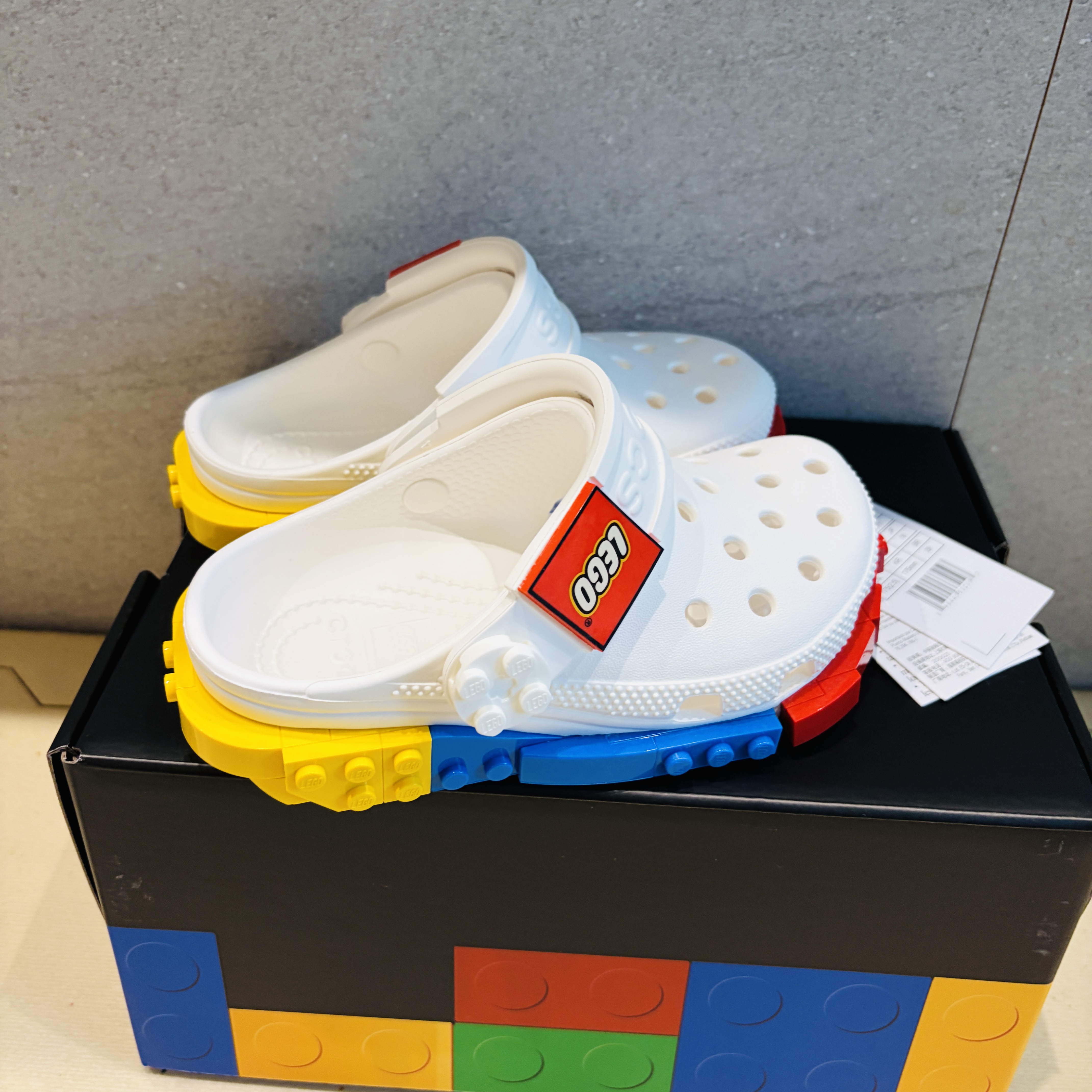 (Kids) Crocs x Lego Creativity Clog White 착용 스타일 - 2