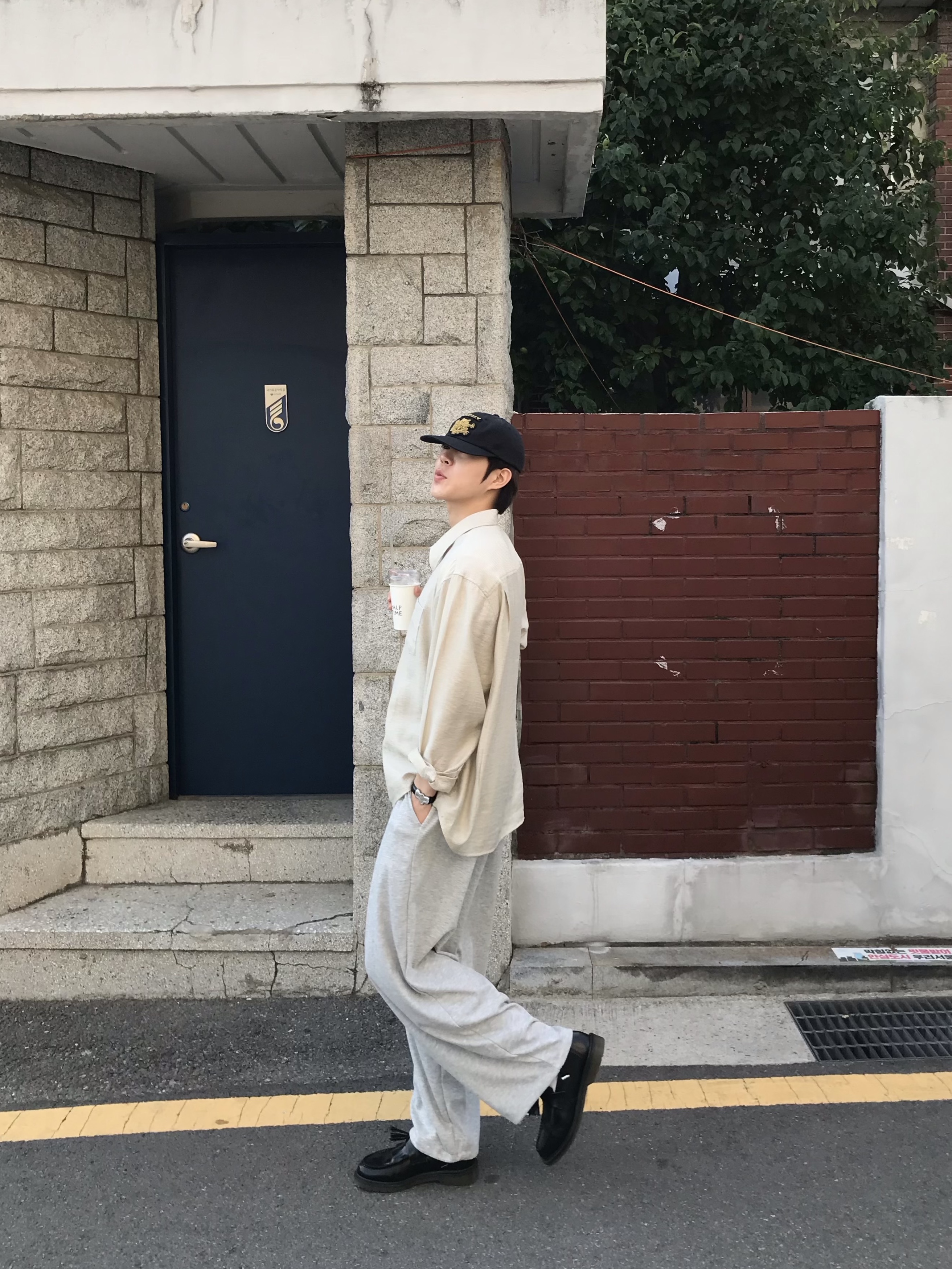 Dr. Martens Adrian Smooth Black, TOWTOW.ARCHIVE Timeless Twist Wristlet V3_Black&Silver 착용 스타일 - 3