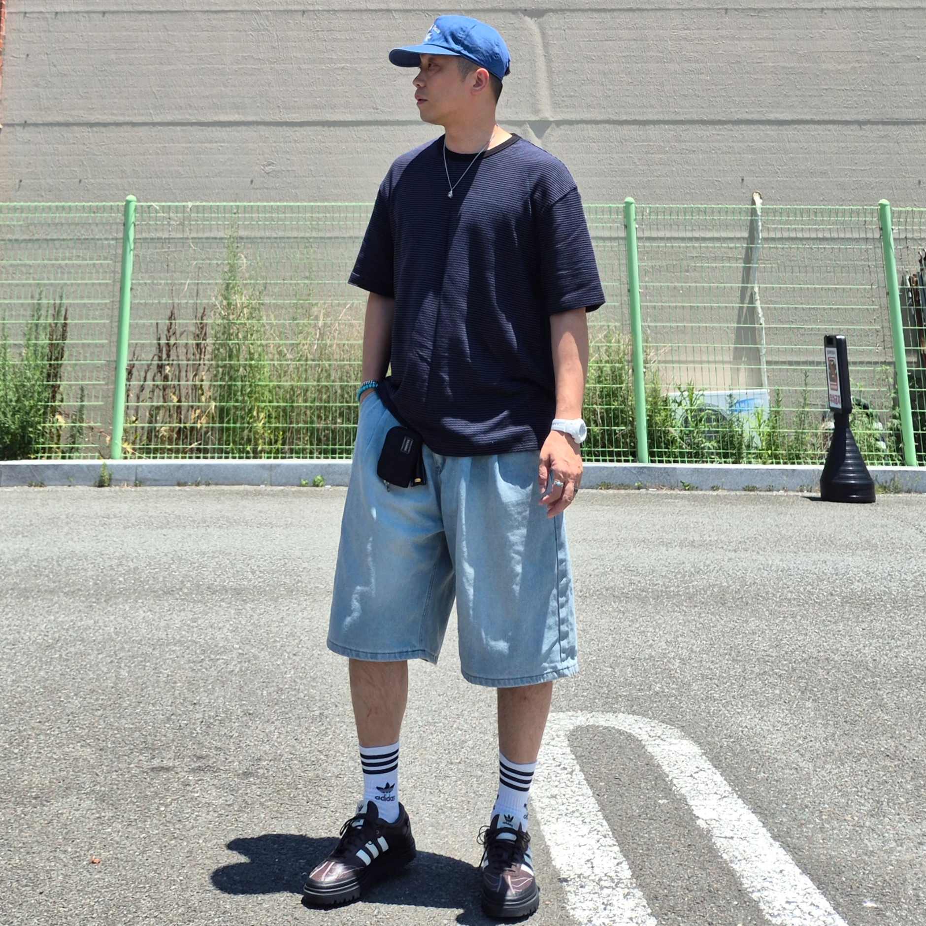 Adidas x Song for the Mute 007 Samba LX Freizeit Aurora Coffee, Adidas 3-Stripes Crew Socks White (3 Pack) 착용 스타일 - 2