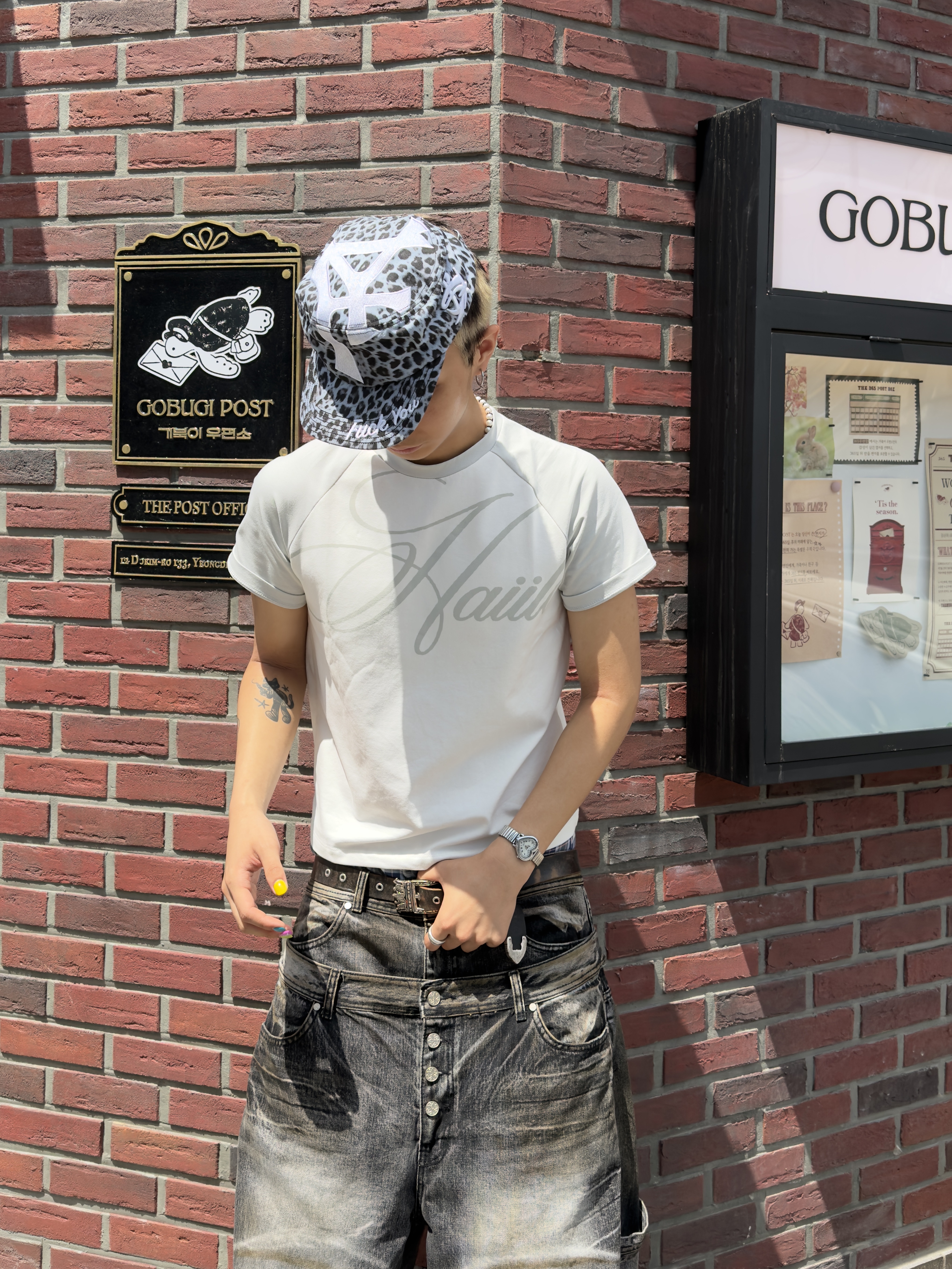 HAiiLO Signed Raglan Paper Grey 착용 스타일 - 1