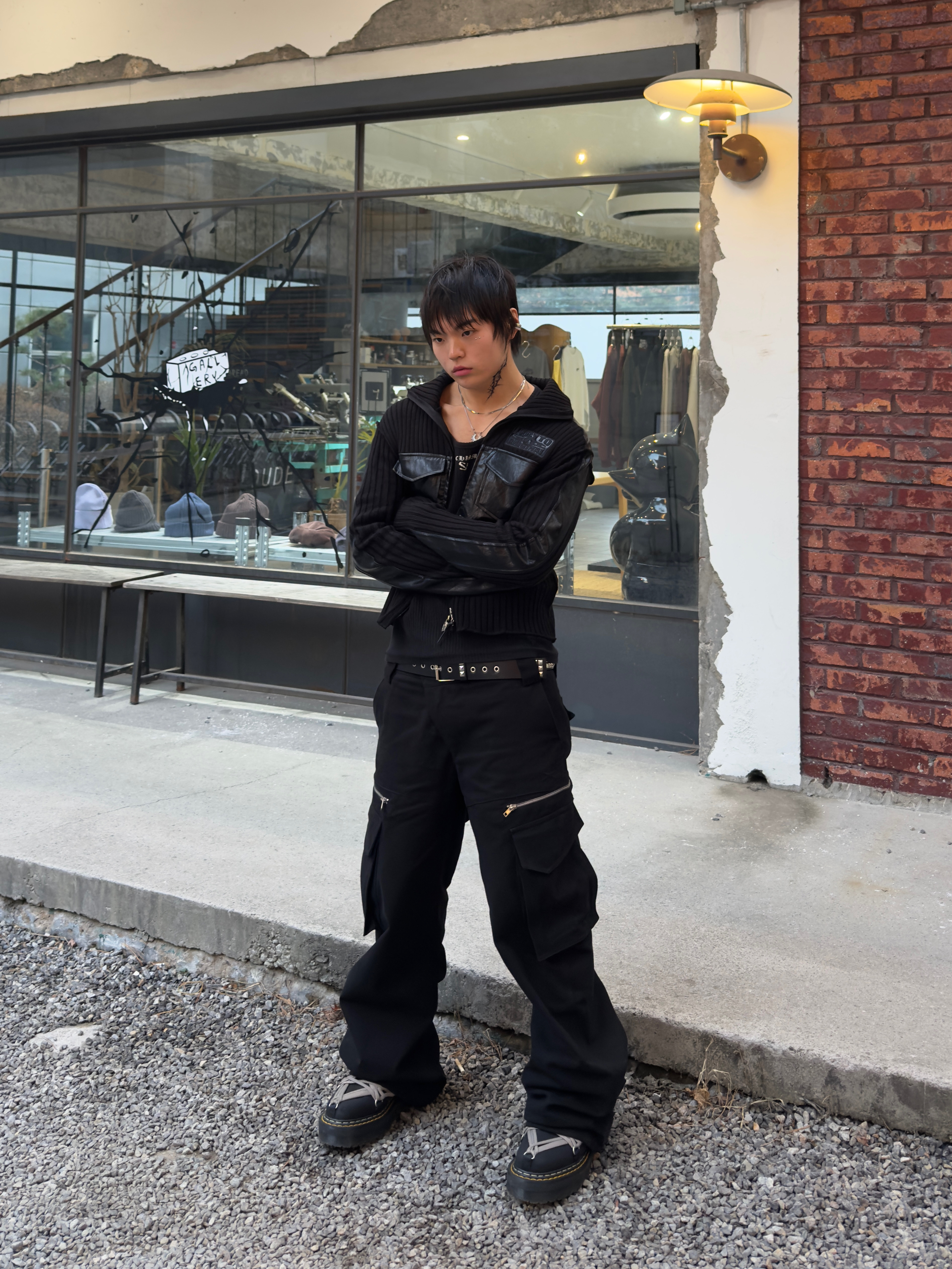 HAiiLO Dog Cargo Black Doggy, Dr. Martens x Rick Owens 1460 Quad Sole Mega Lace Boots Black 착용 스타일 - 2