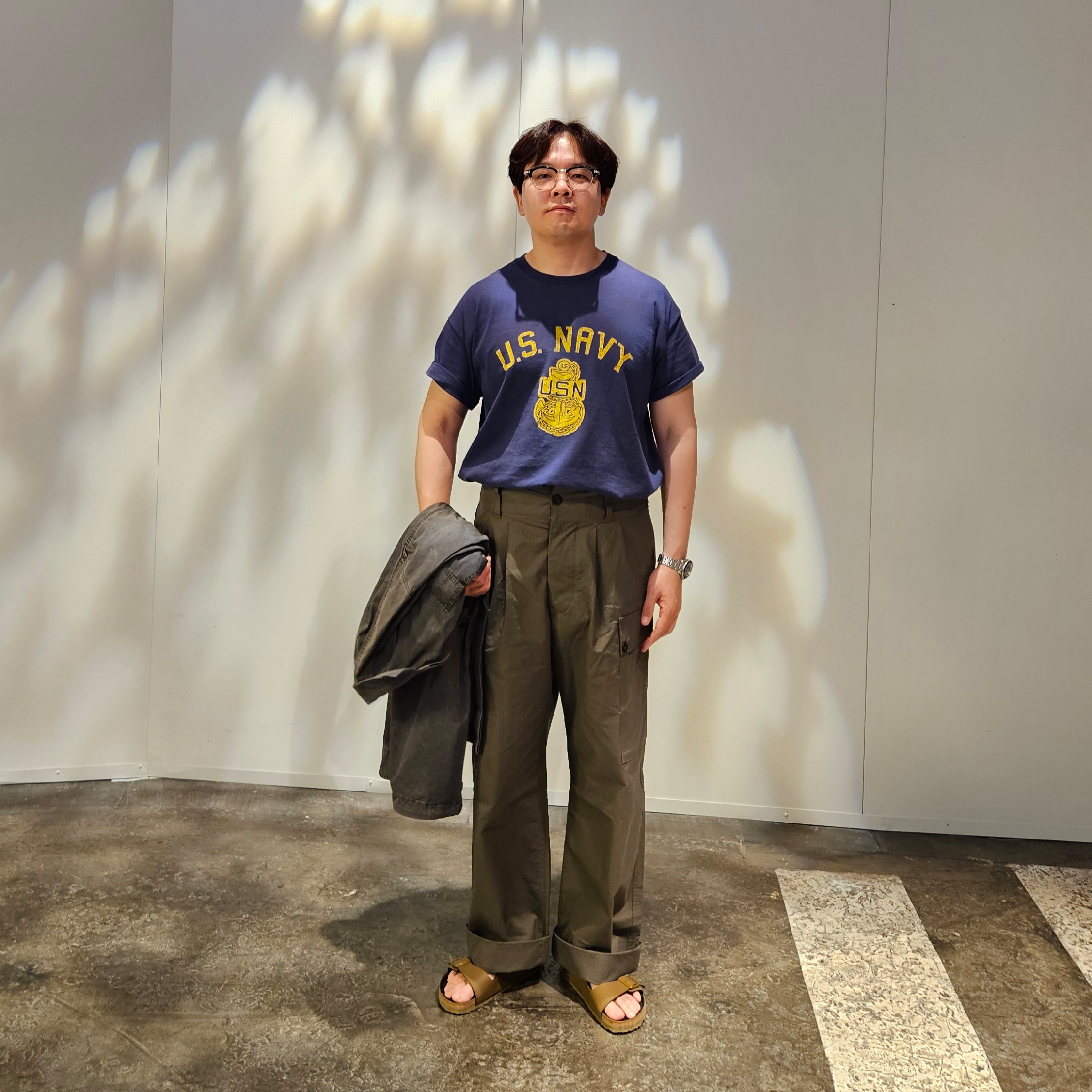 Birkenstock Arizona Faded Khaki - Regular, Juun.J Nylon Classic Loose Dyed Shirt Grey - 23FW 착용 스타일
