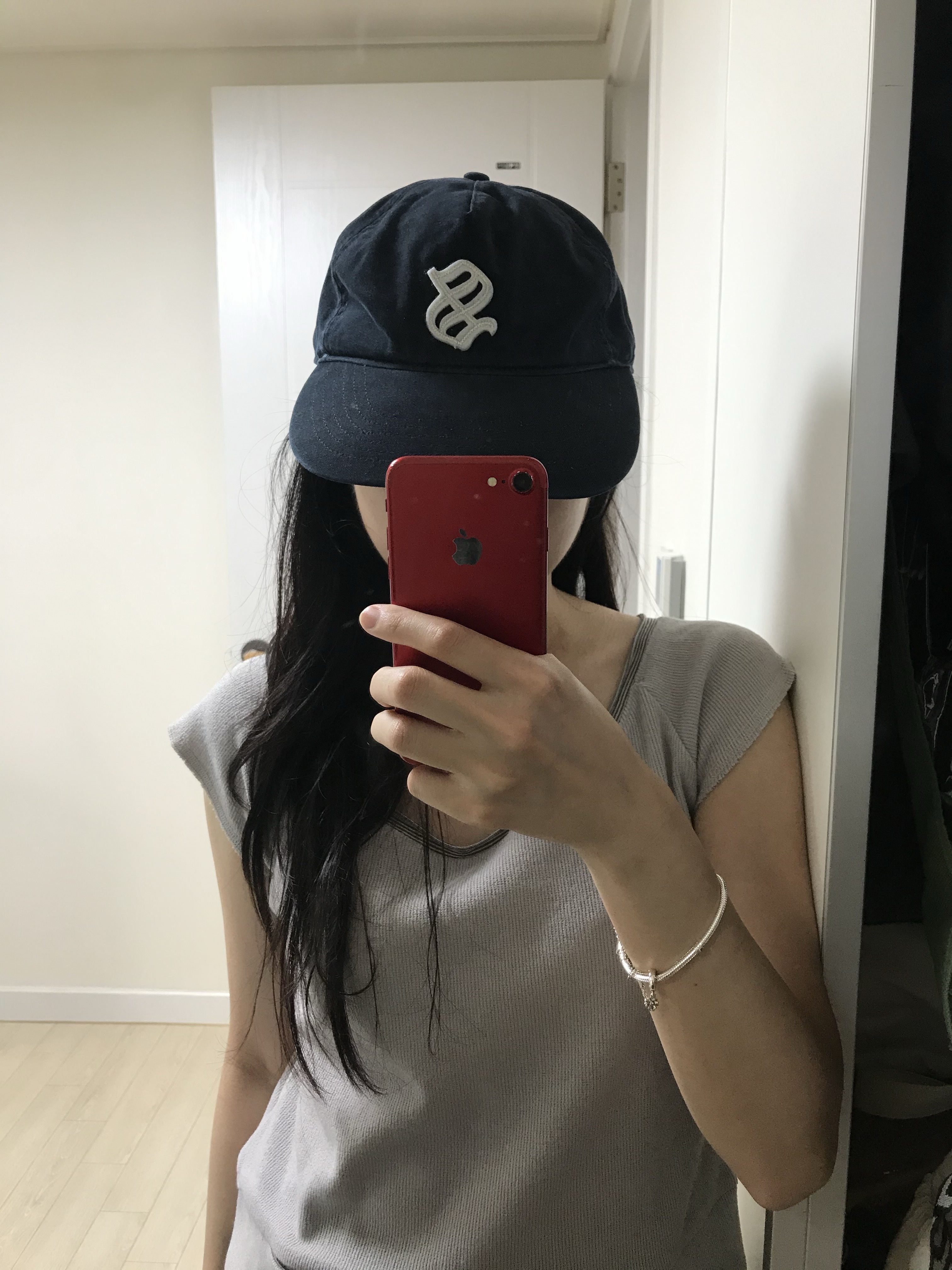 [예약 배송] Sunday Ceremony Old English Applique Logo Cap - Navy 착용 스타일 - 5