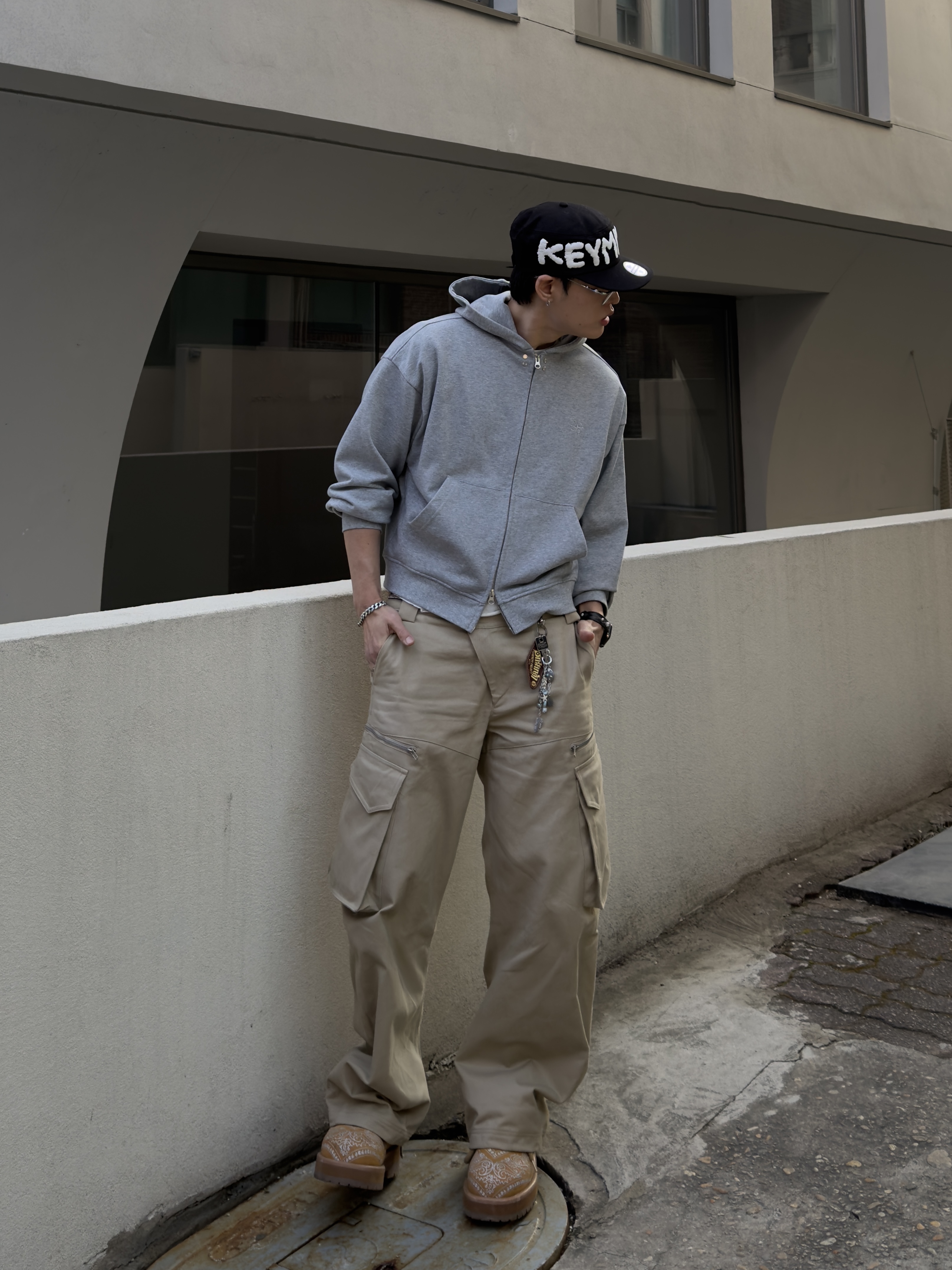 Keymisery Whisper Pillbox Cap Black, HAiiLO Dog Cargo Beige Doggy 착용 스타일 - 2