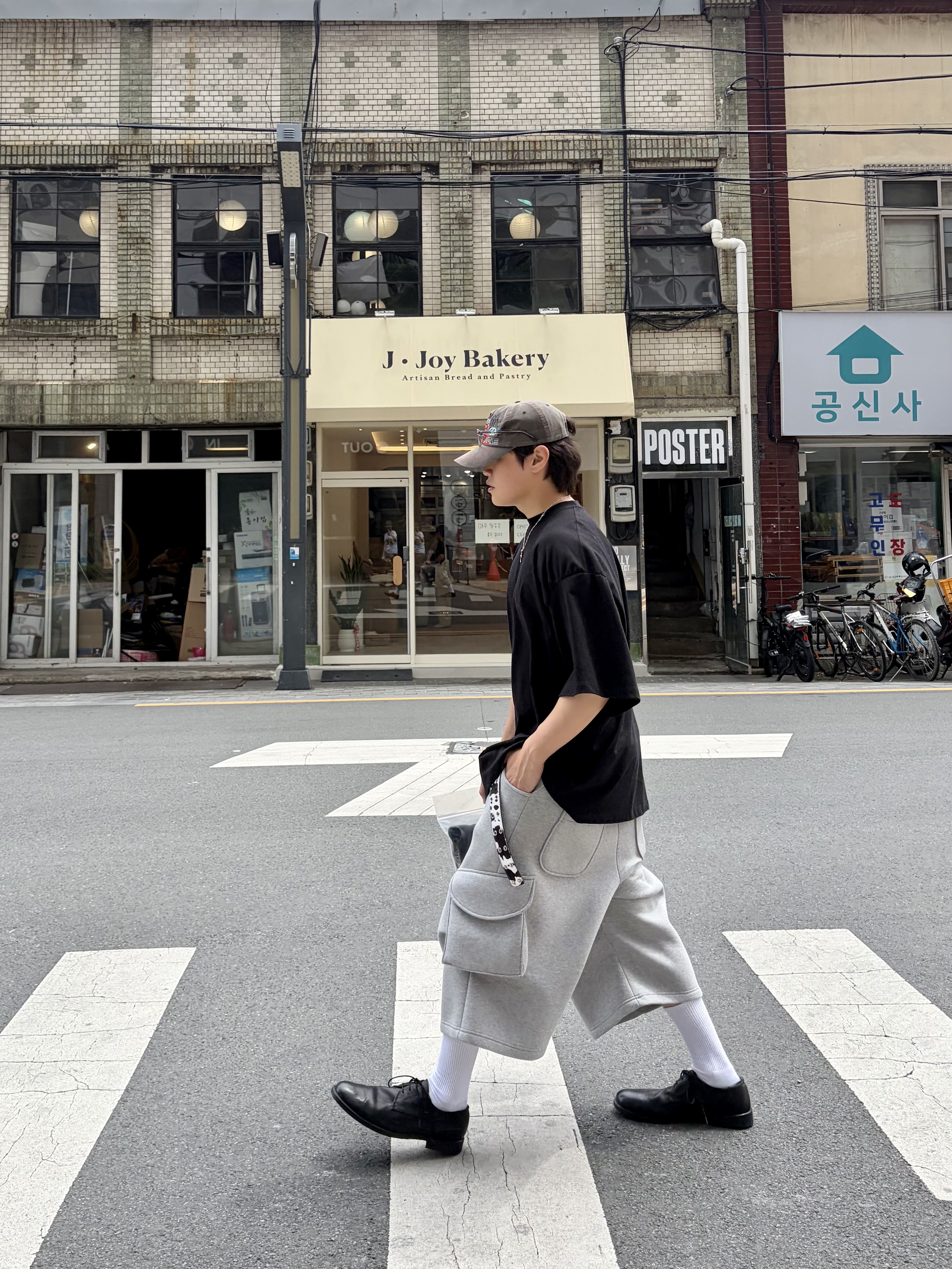 MJD Wide Cargo Bermuda Pants Melange Grey, Kamien x MJD Double Hole Belt Oreo Calf Hair 착용 스타일 - 4
