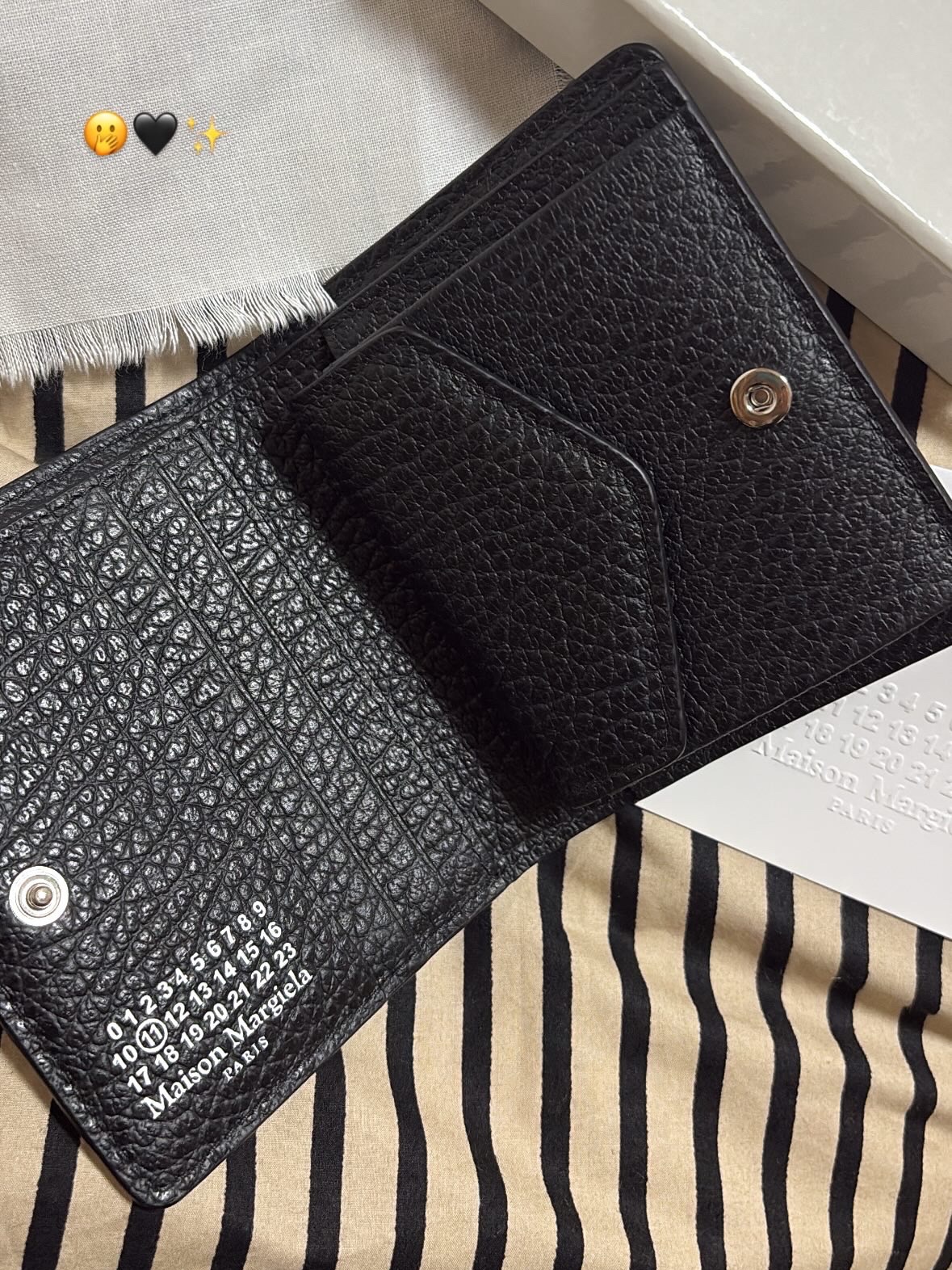 Maison Margiela Compact Bi-Fold Wallet Black 착용 스타일 - 2