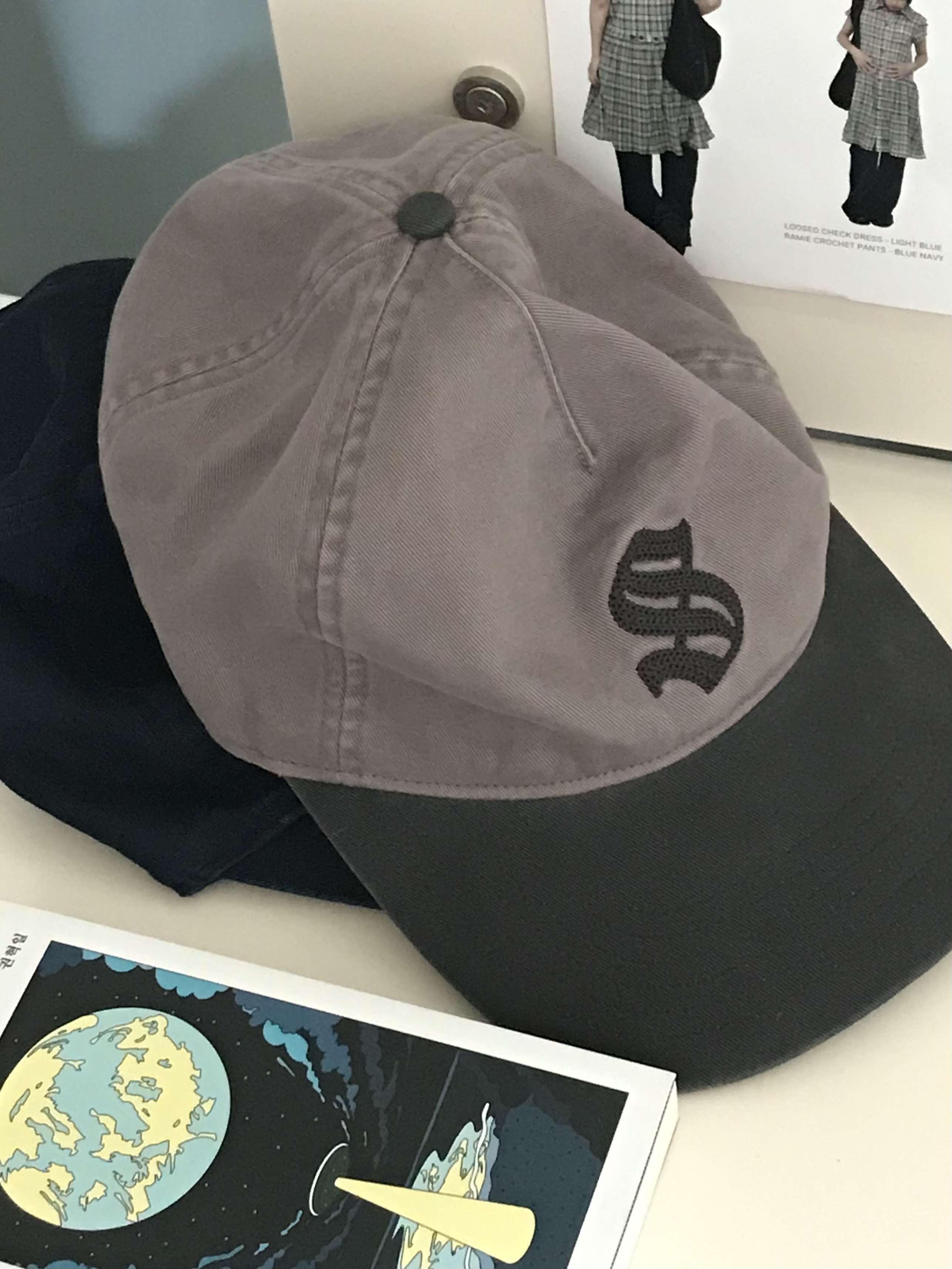 Sunday Ceremony Sy Classic Vintage Logo Cap - Lavender Grey 착용 스타일 - 2