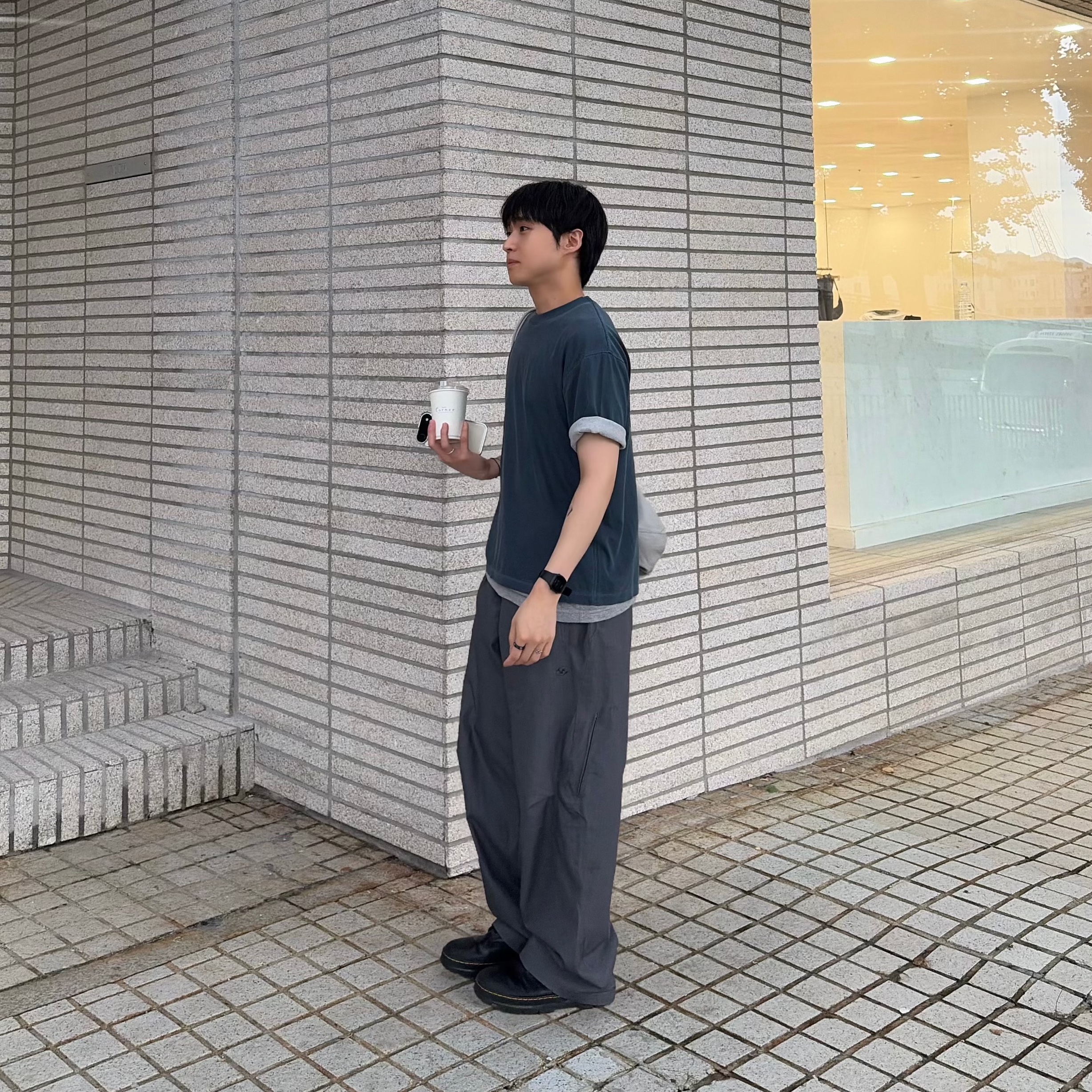 Sansan Gear Back Pocket Pants Blue Charcoal 착용 스타일