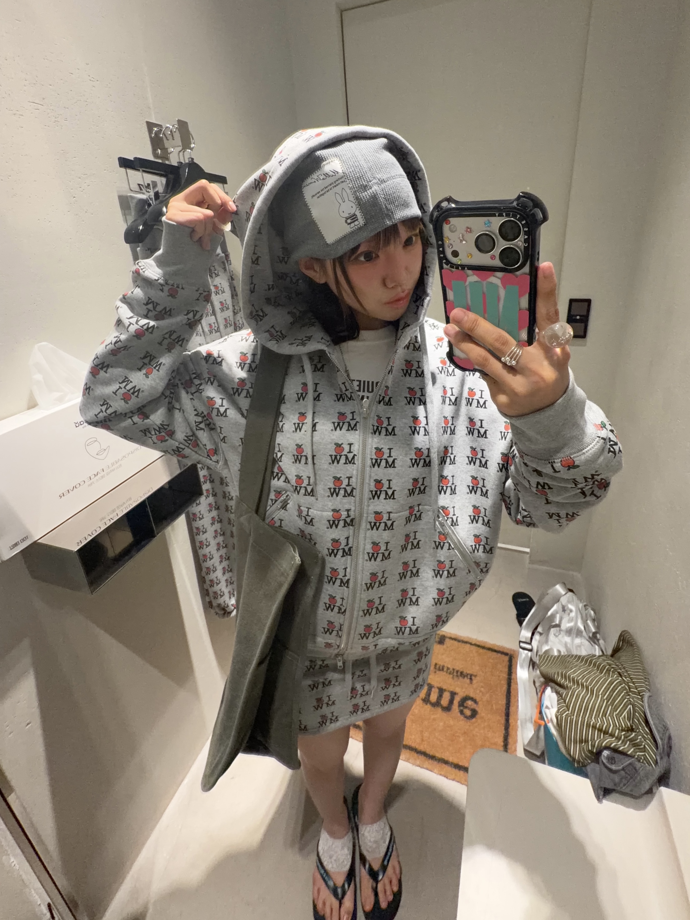 MILLO WOMEN x miffy I Apple MW Zip-Up Hoodie Melange Gray, MILLO WOMEN x miffy I Apple MW Mini Skirt Melange Gray 착용 스타일 - 3