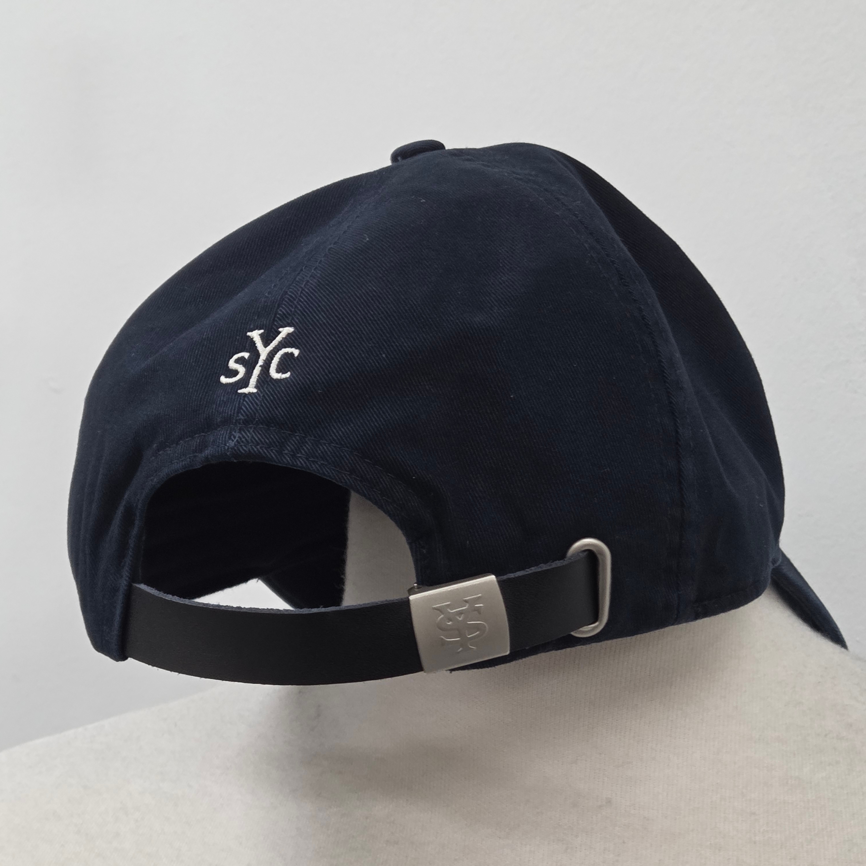 [예약 배송] Sunday Ceremony Old English Applique Logo Cap - Navy, Sunday Ceremony Old English Applique Logo Cap - Black 착용 스타일 - 6