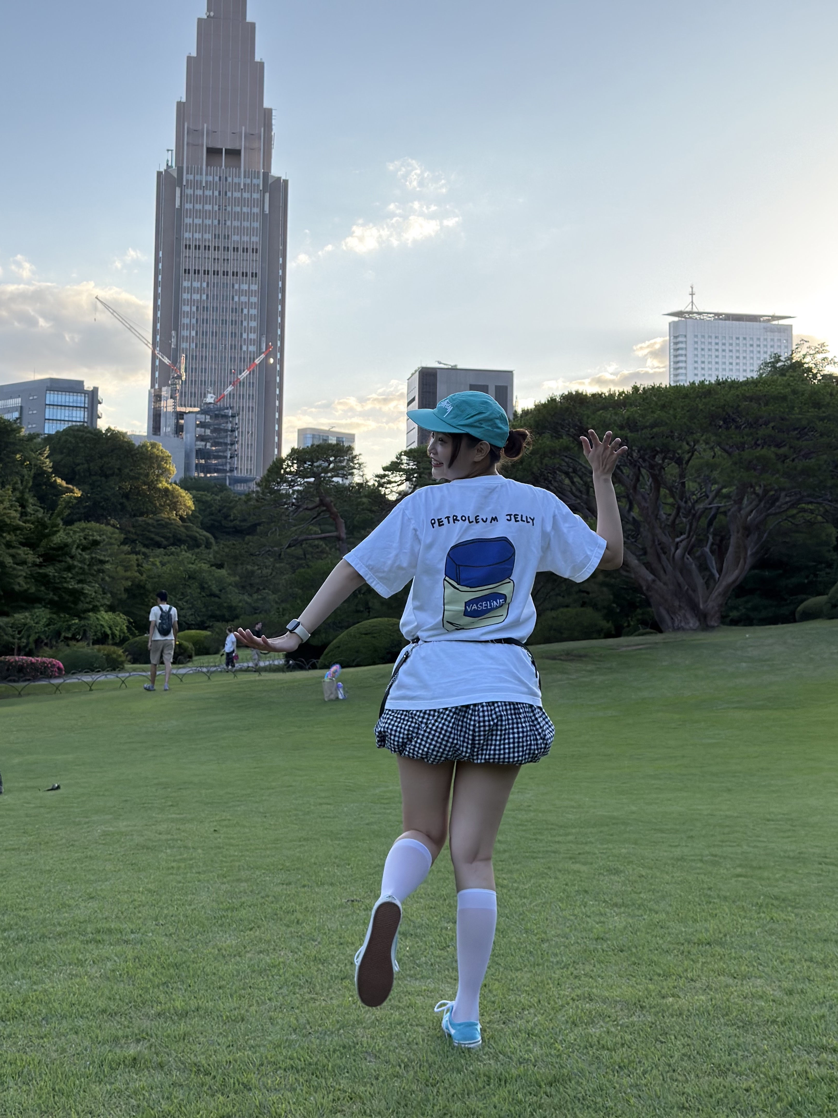 Tom Sachs Space Program Infinity Short Sleeve T-Shirt White, Vans Old Skool Mediterrian Blue 착용 스타일 - 4