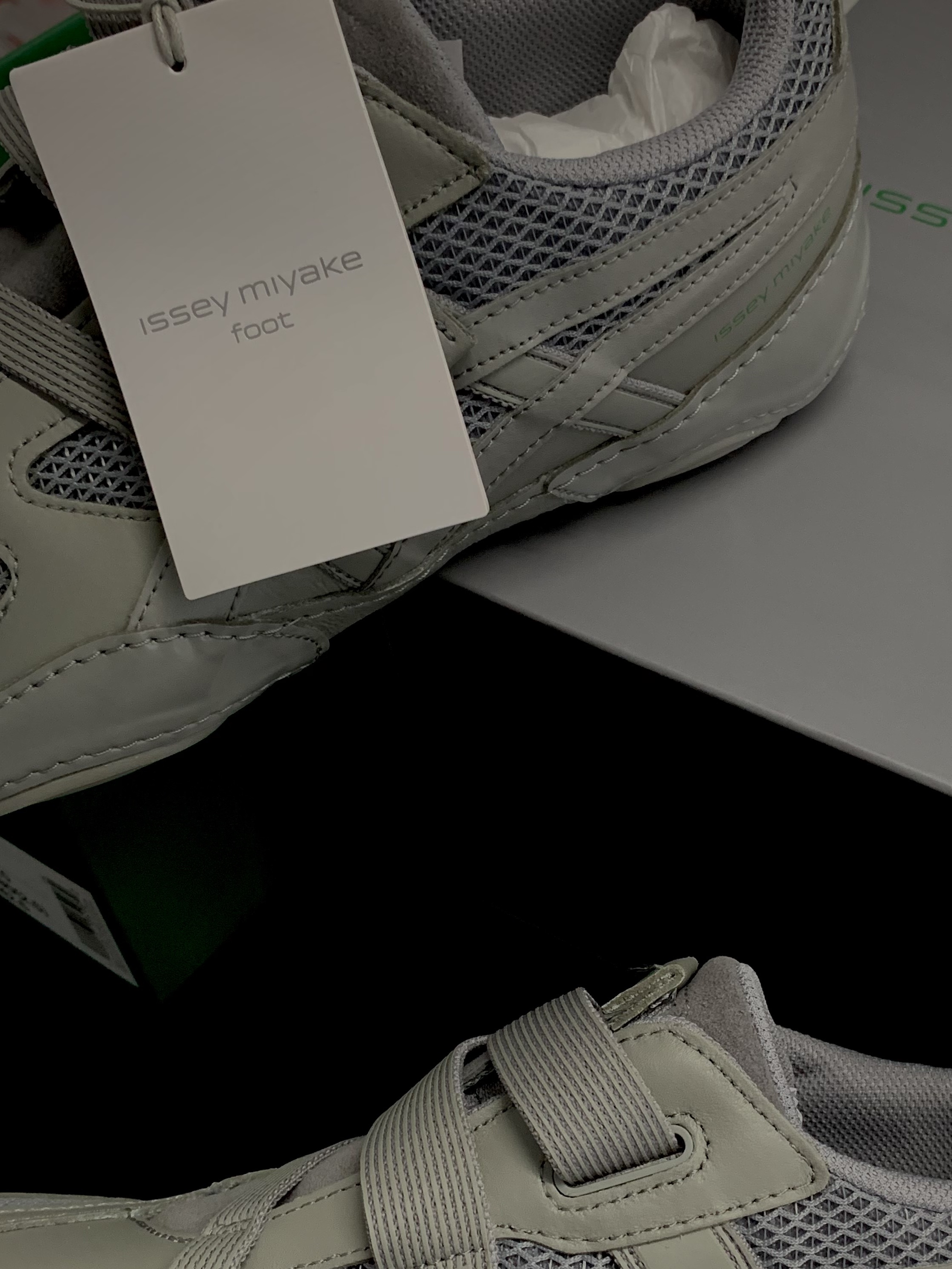 Asics x Issey Miyake Hyper Taping Grey 착용 스타일 - 4