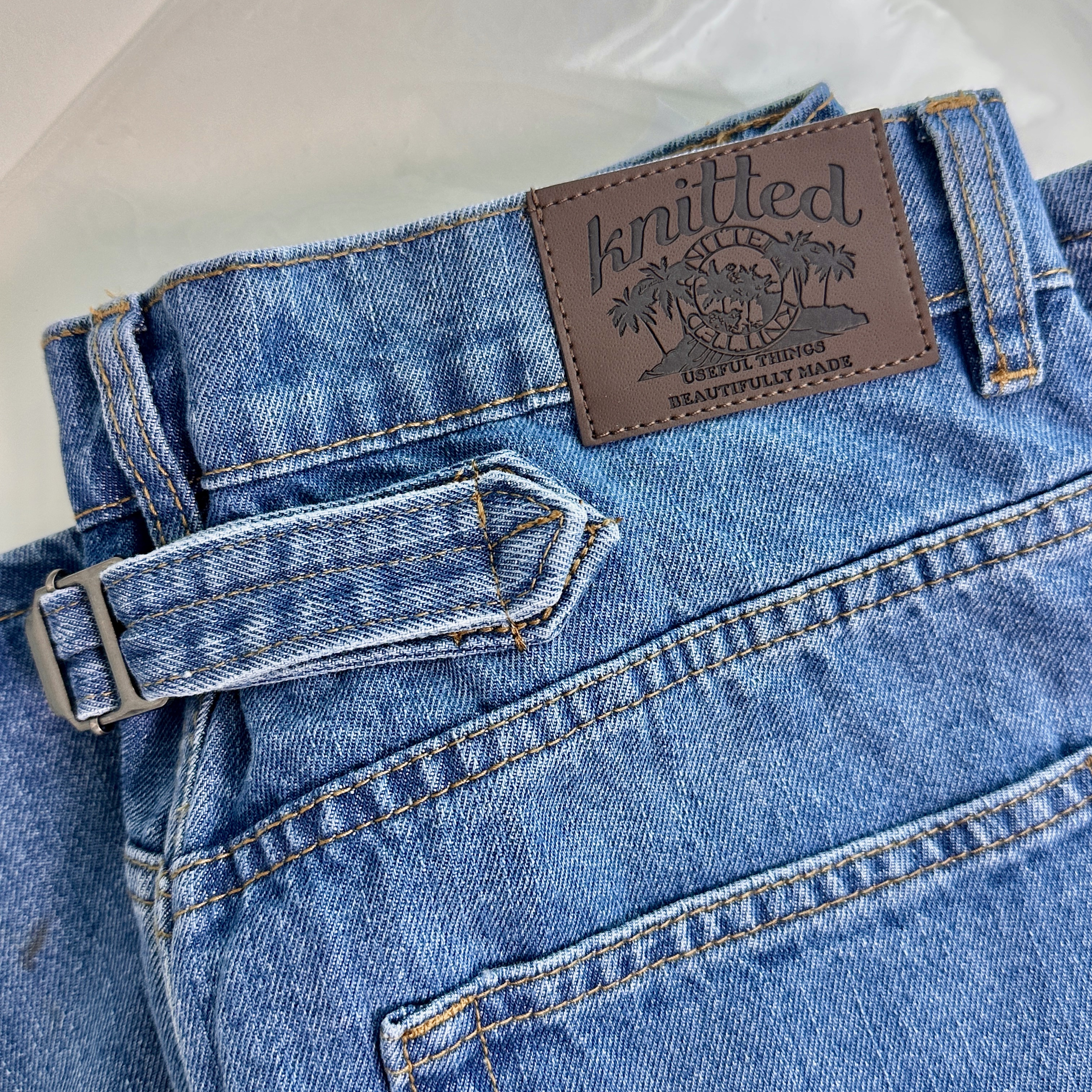 [KREAM 단독][니티드X림박스] Knitted Relaxed Washing Denim Two-Tuck Cinch Back Shorts Washing Blue 착용 스타일 - 5