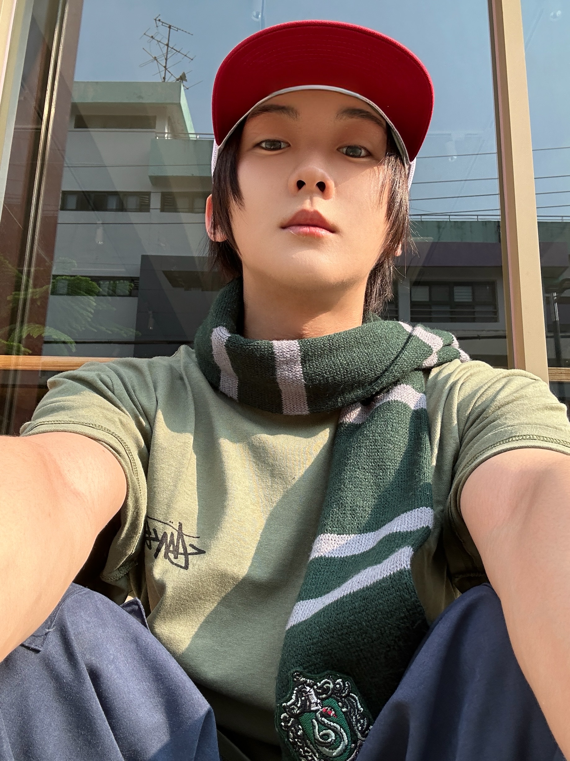 Stussy Trucker 1980 Snapback Garnet, Stussy Stock Dog T-Shirt Olive 착용 스타일 - 1