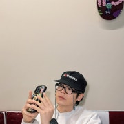 KREAM 프로필 이미지