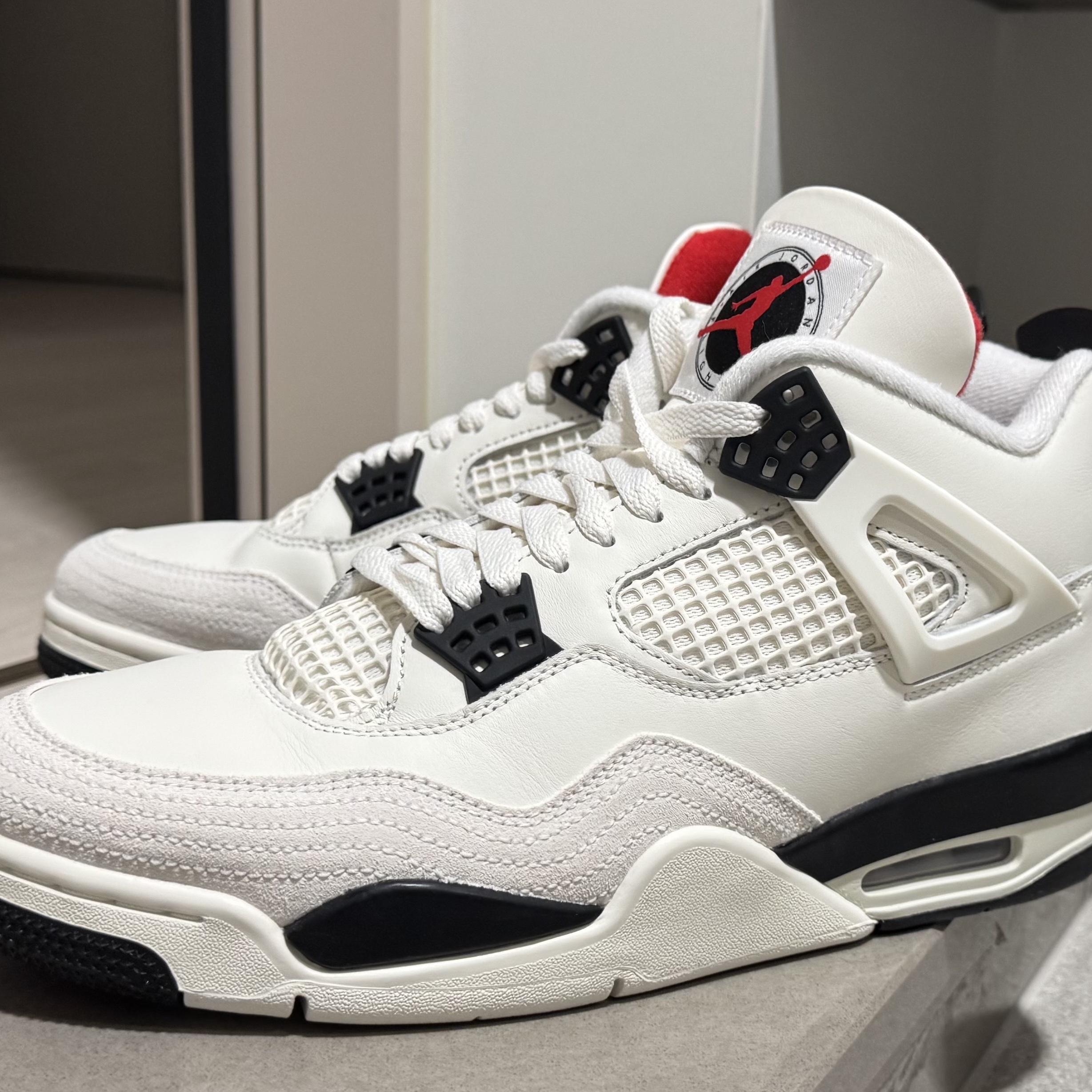 Jordan 4 Flight Club Sail and Black 착용 스타일