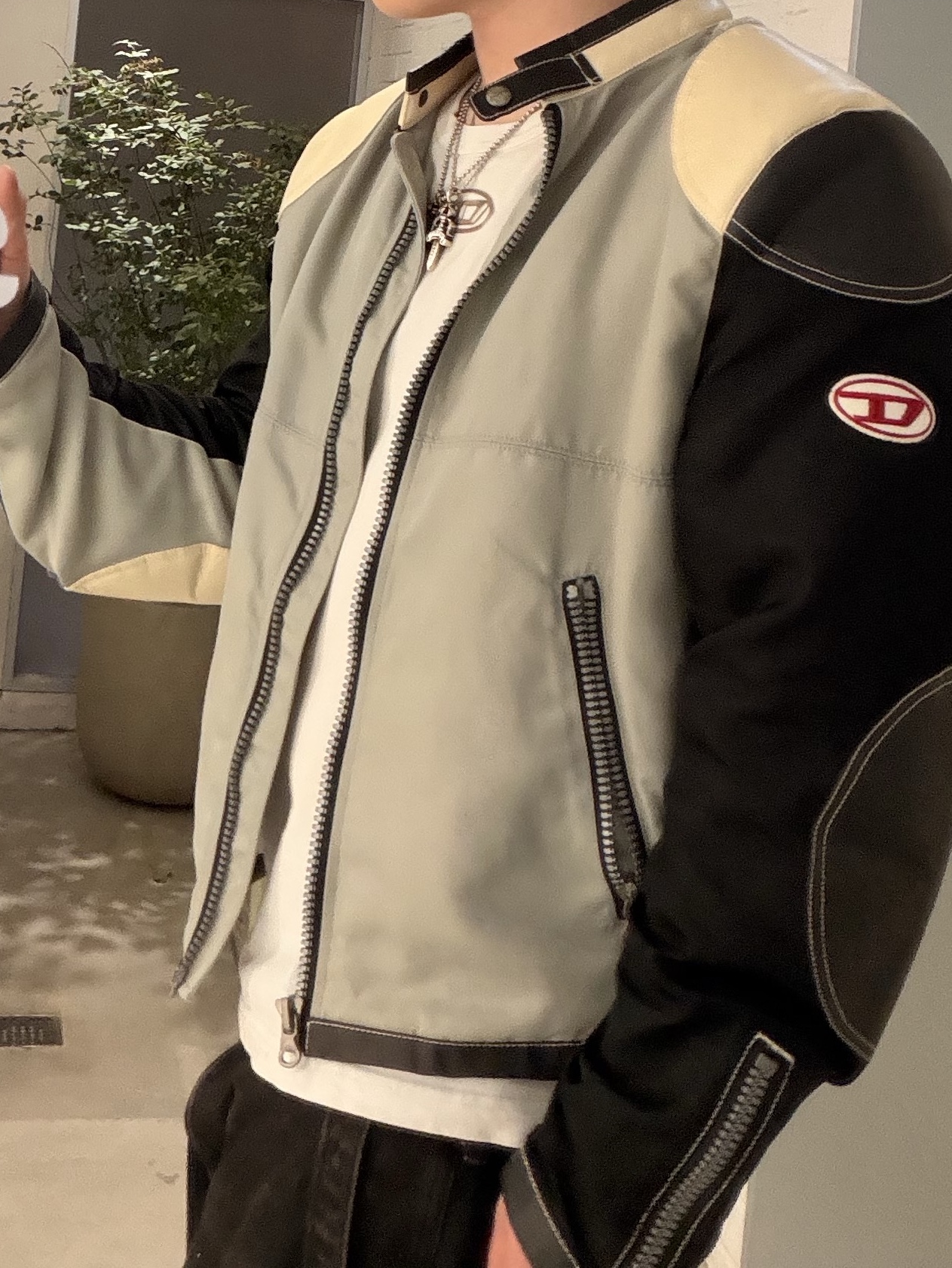 Diesel J-Kreator Biker Jacket in Colour-Block Nylon Black Grey, Diesel Dx167300DJW Stainless Steel Hoop Earring Silver 착용 스타일 - 3