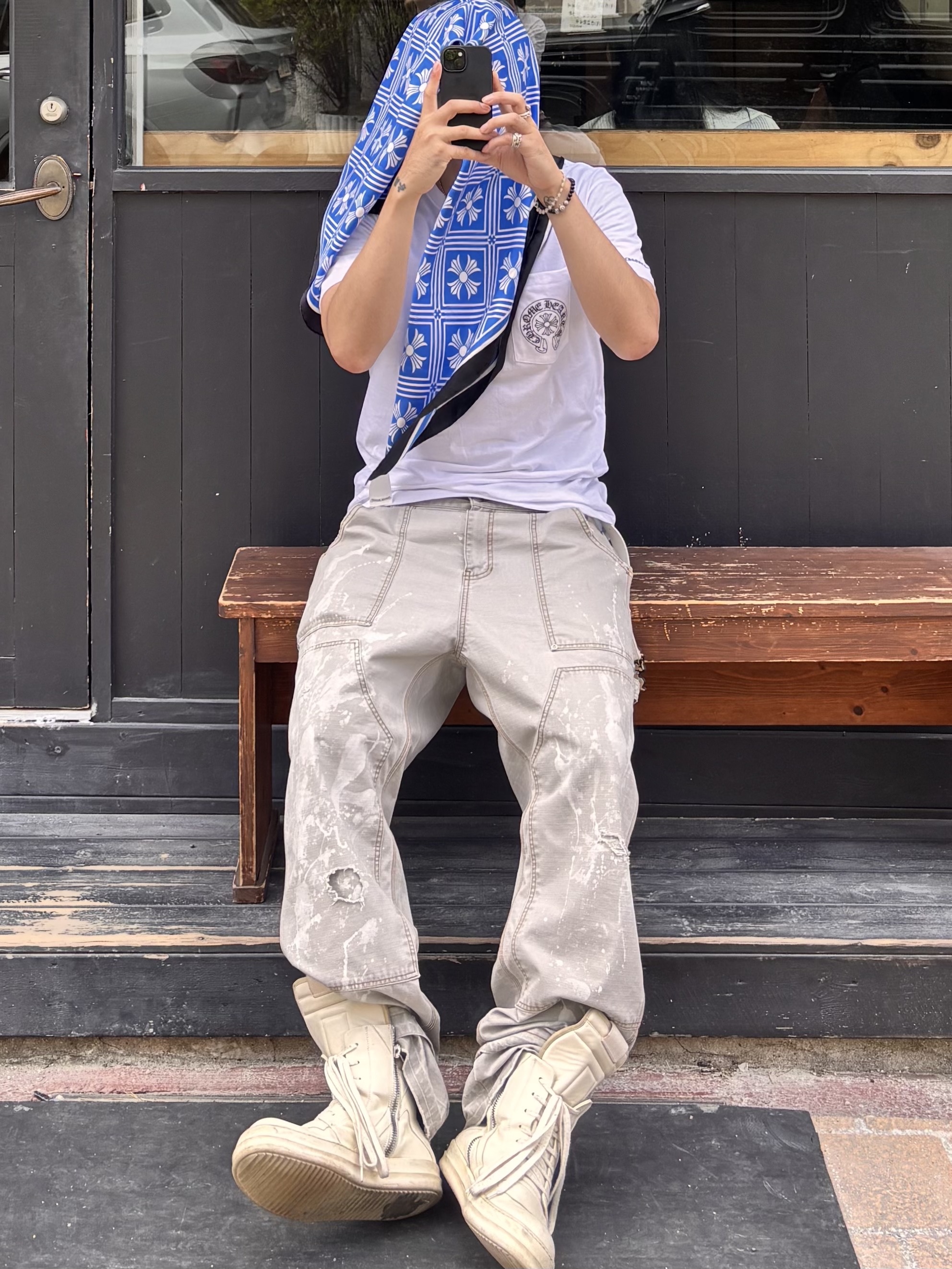 Chrome Hearts Silk Scarf Blue, Chrome Hearts Horseshoe Logo Pocket T-Shirt White 착용 스타일 - 3