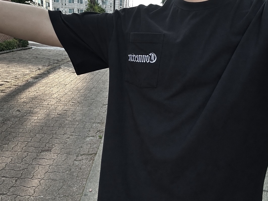 Givenchy TK-MX Runner Sneakers in Mesh Black, AX CONNECTION Curved Shell Panel Denim Bermuda Shorts Washed Black 착용 스타일 - 2