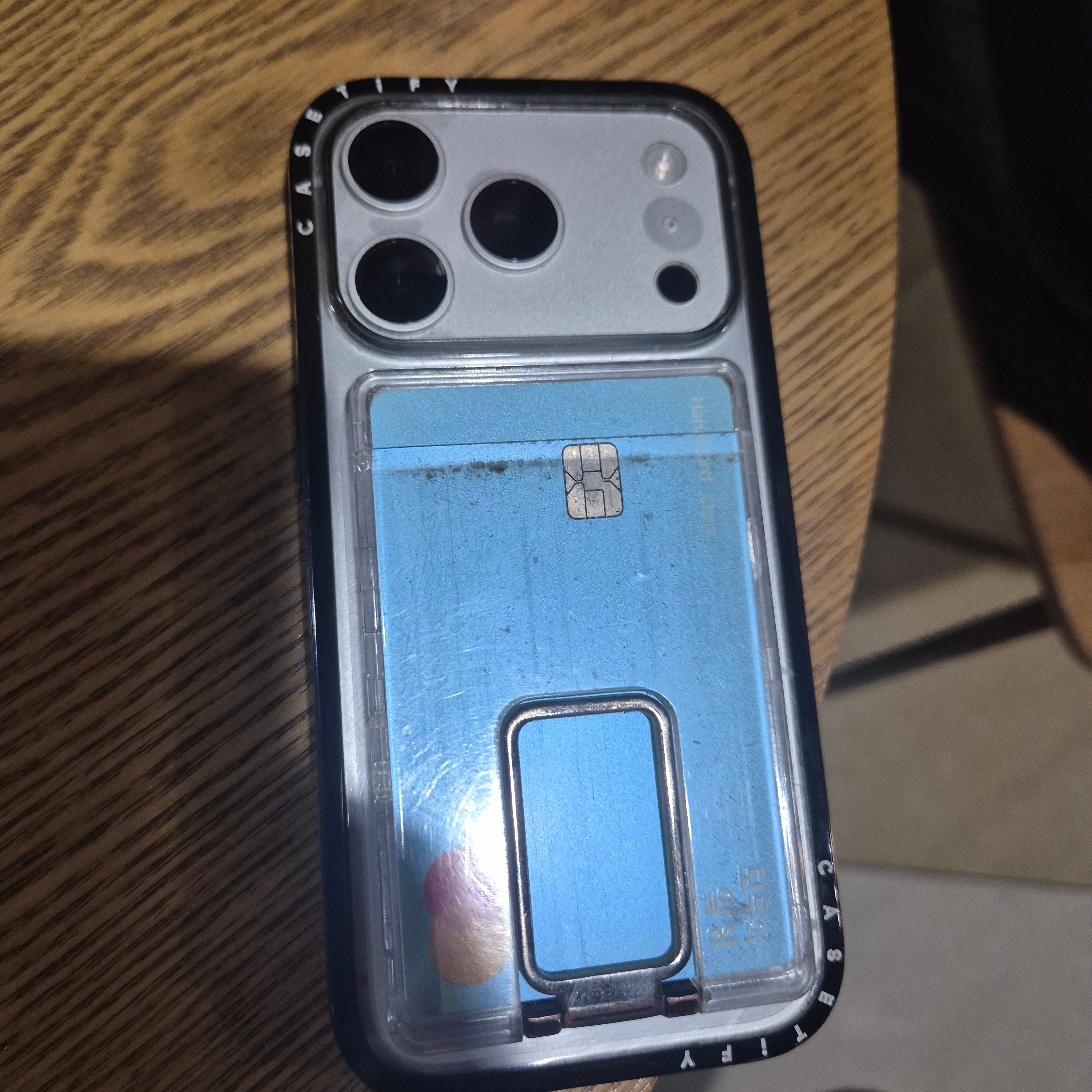 Apple iPhone 17 Pro 256GB Silver 착용 스타일