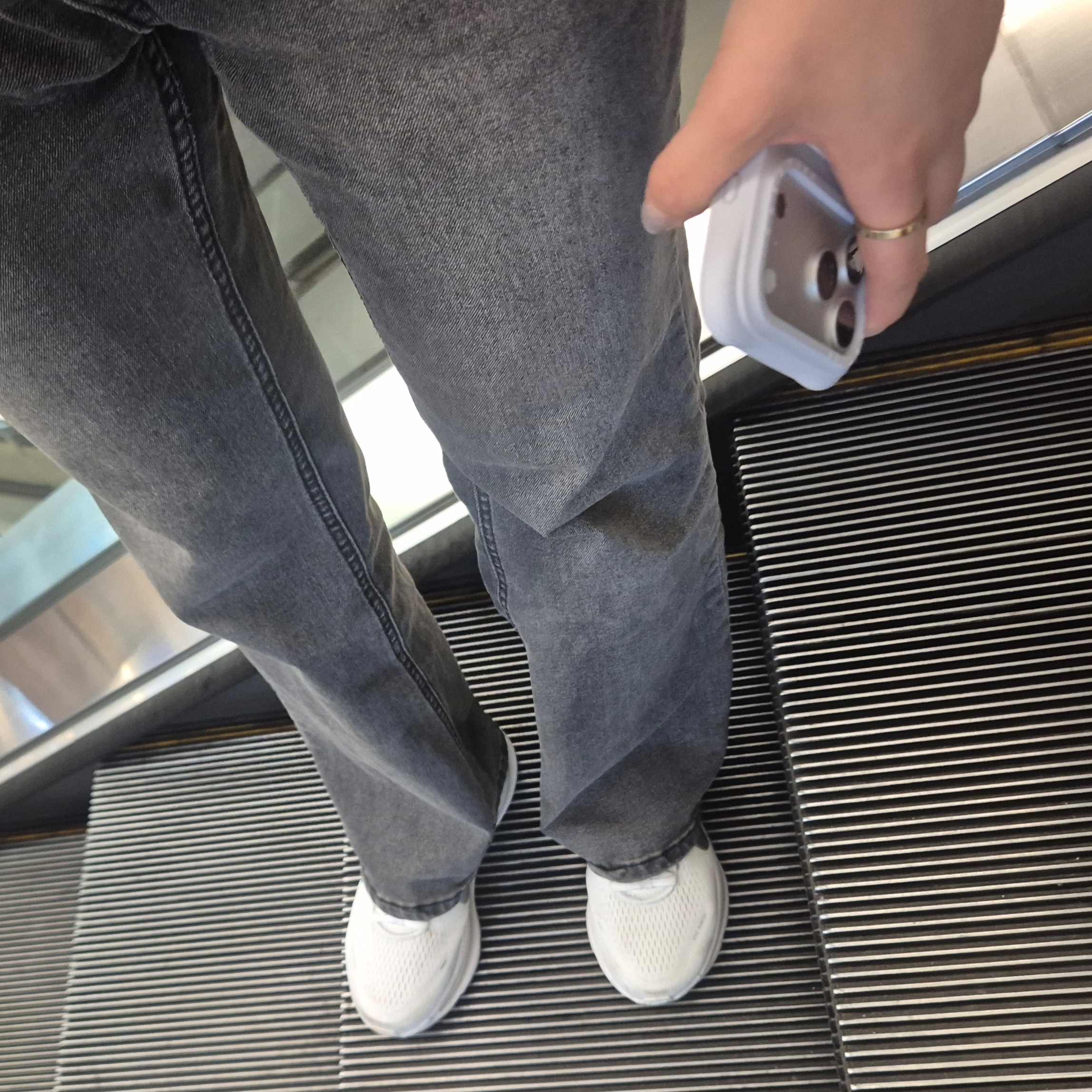 (W) Nike Vomero 18 White Photon Dust 착용 스타일