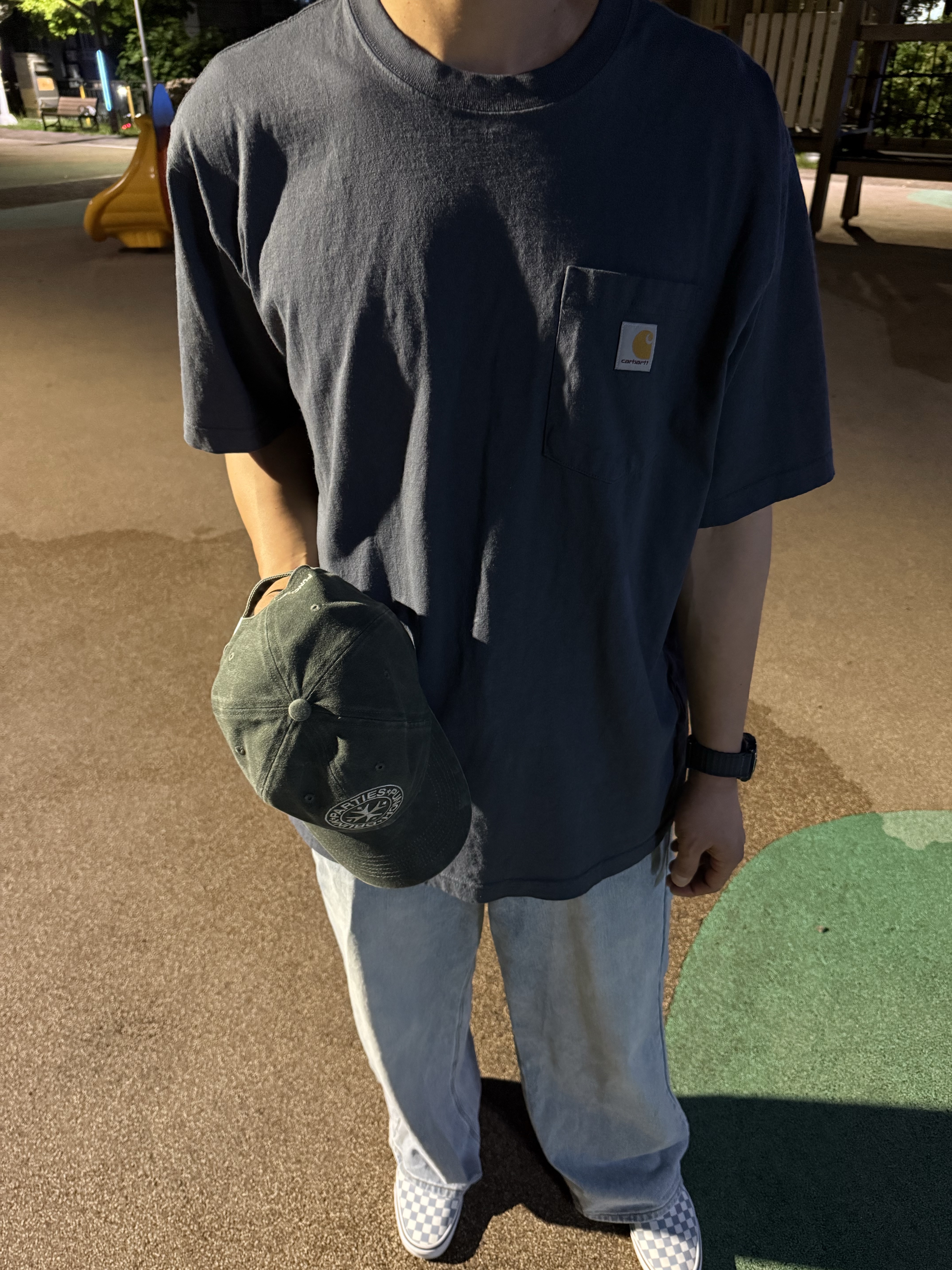 Carhartt WIP S/S Loose Pocket T-Shirt Dark Navy, Vans Color Theory Checkerboard Classic Slip-On Blue 착용 스타일