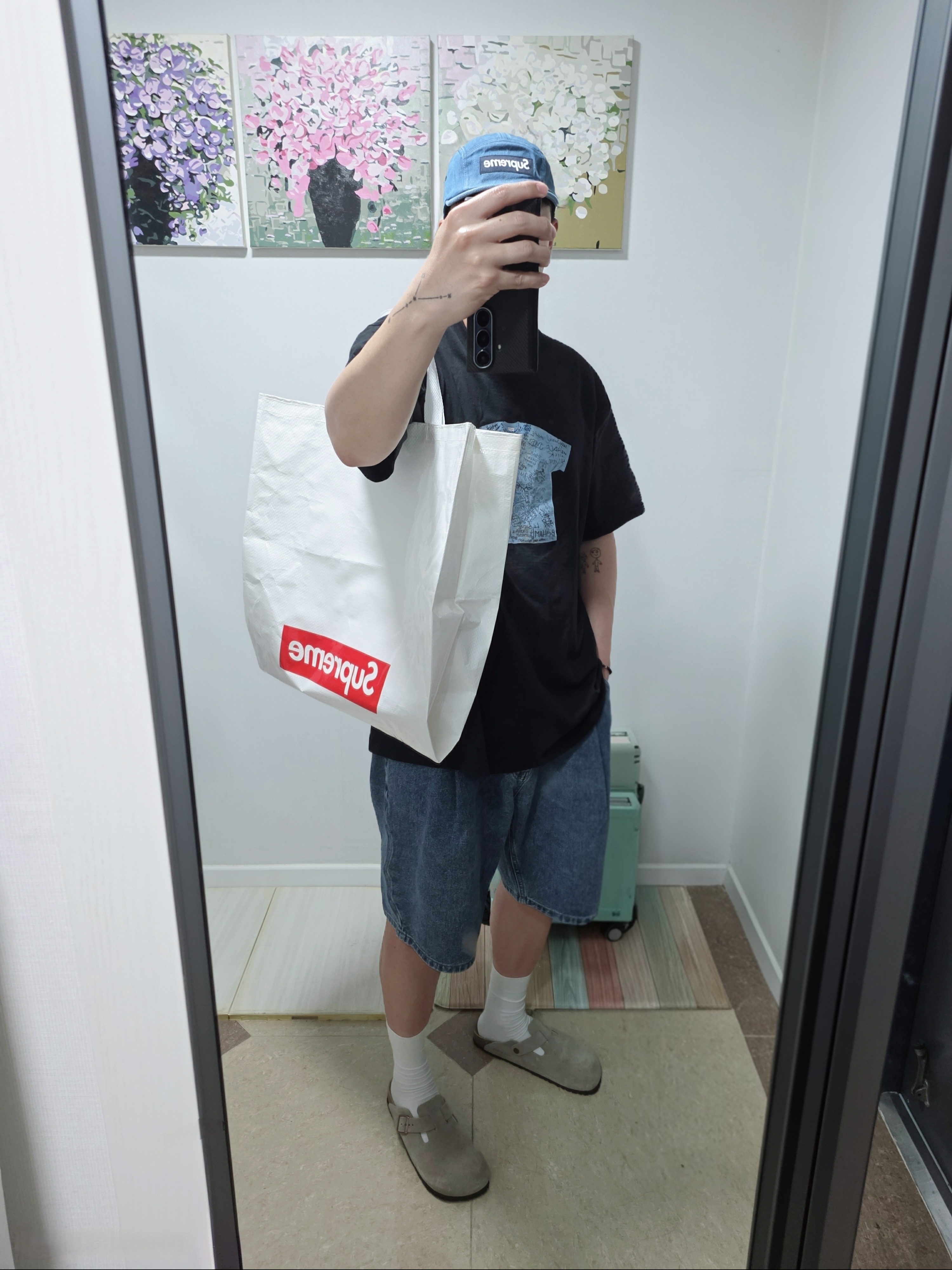 Supreme Washed Chino Twill Camp Cap Denim - 23FW, Supreme First T-Shirt Black - 24SS 착용 스타일