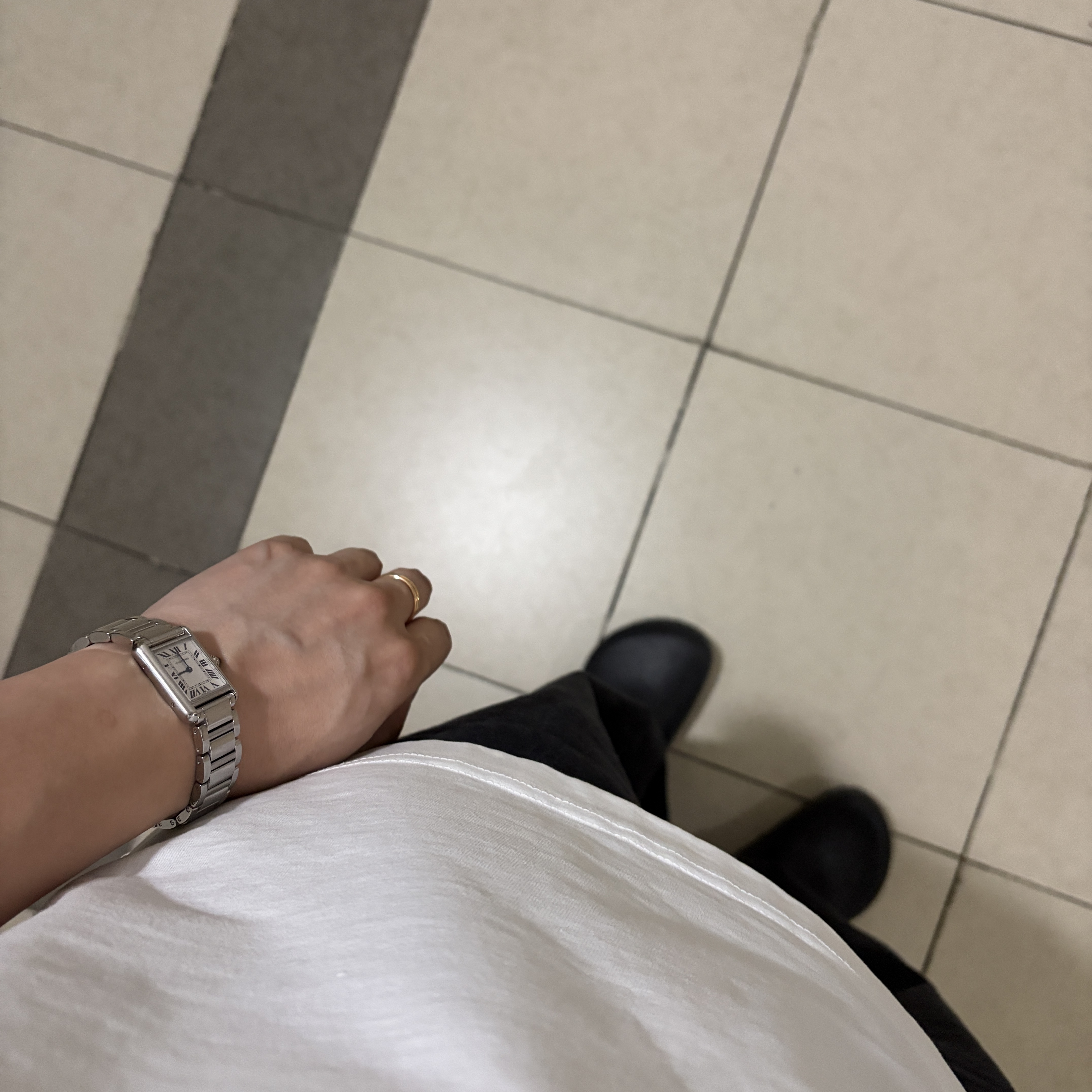 Cartier Tank Must Watch Small Quartz Steel Bracelet Steel 착용 스타일